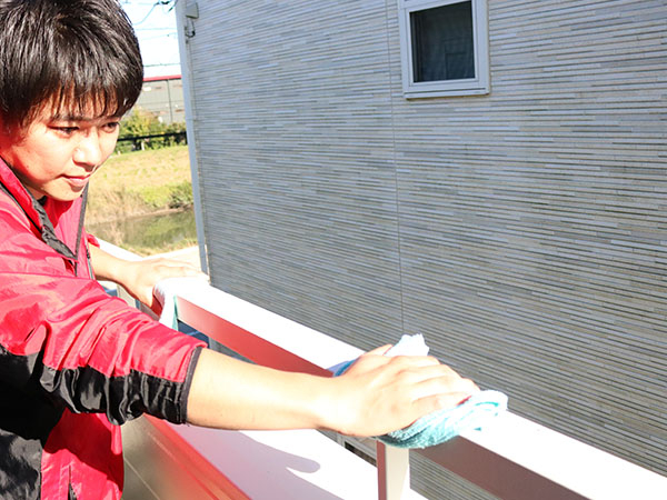 ベランダ手すり拭き上げ