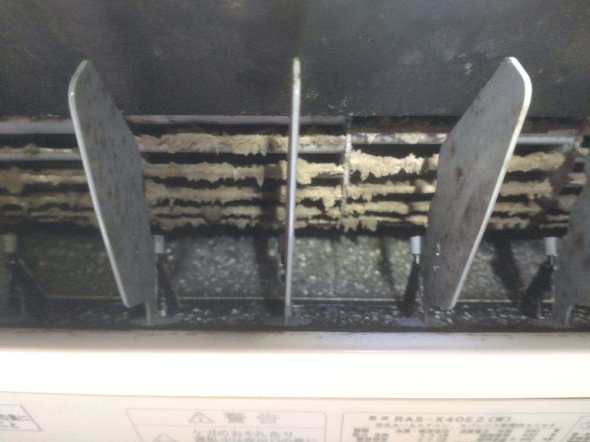 香川県高松市のお掃除機能付きエアコンの作業前1