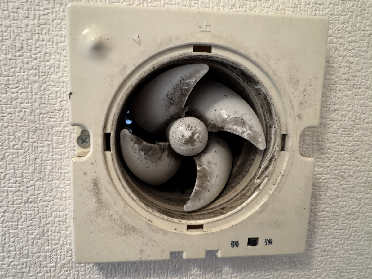 埼玉県三郷市のトイレクリーニングの作業前2