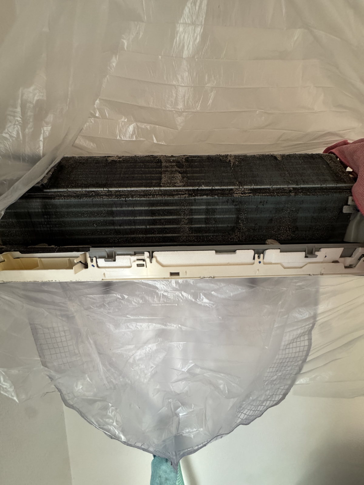 愛知県岡崎市のお掃除機能付きエアコンの作業前1