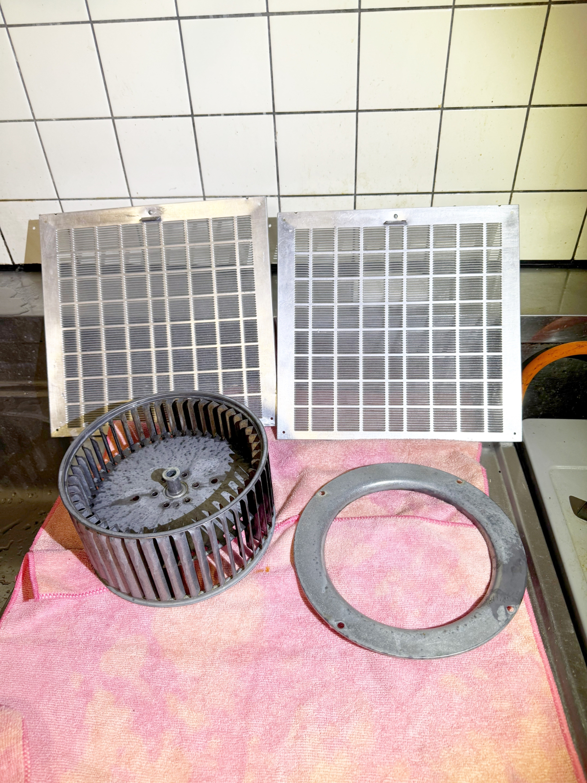 愛知県安城市安城町のレンジフードクリーニングの作業後2