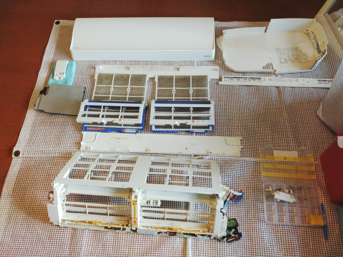 鹿児島県鹿児島市のお掃除機能付きエアコンの作業前3