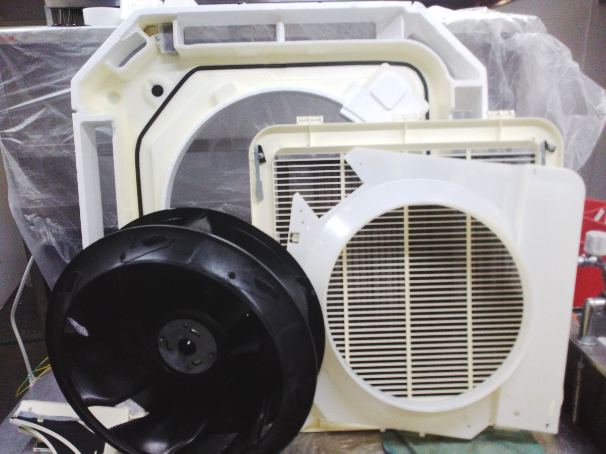 鹿児島県鹿児島市の業務用天井埋め込みエアコンの作業後2