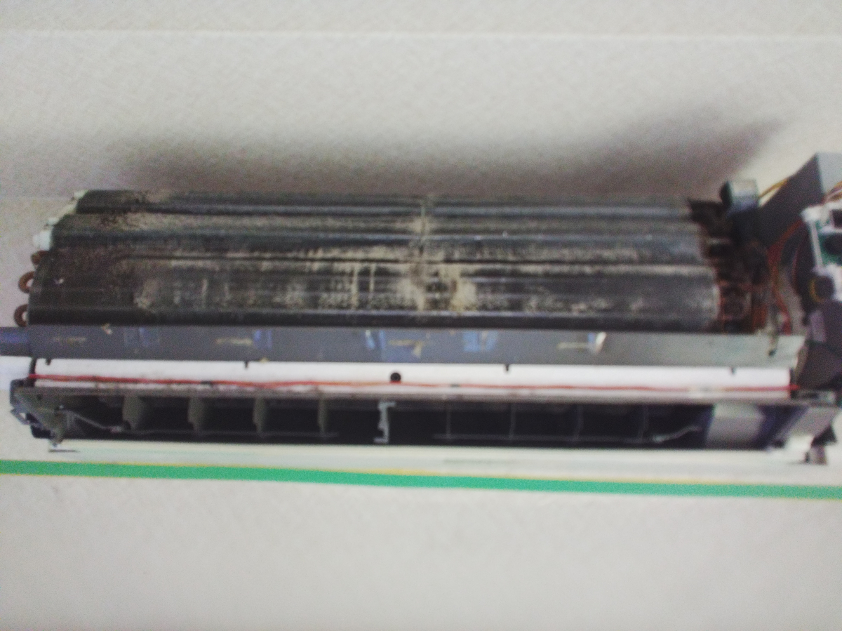 鹿児島県鹿児島市のお掃除機能付きエアコンの作業前3