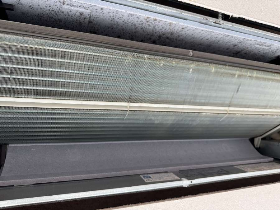 東京都文京区小石川の家庭用天井埋め込みエアコンの作業前1