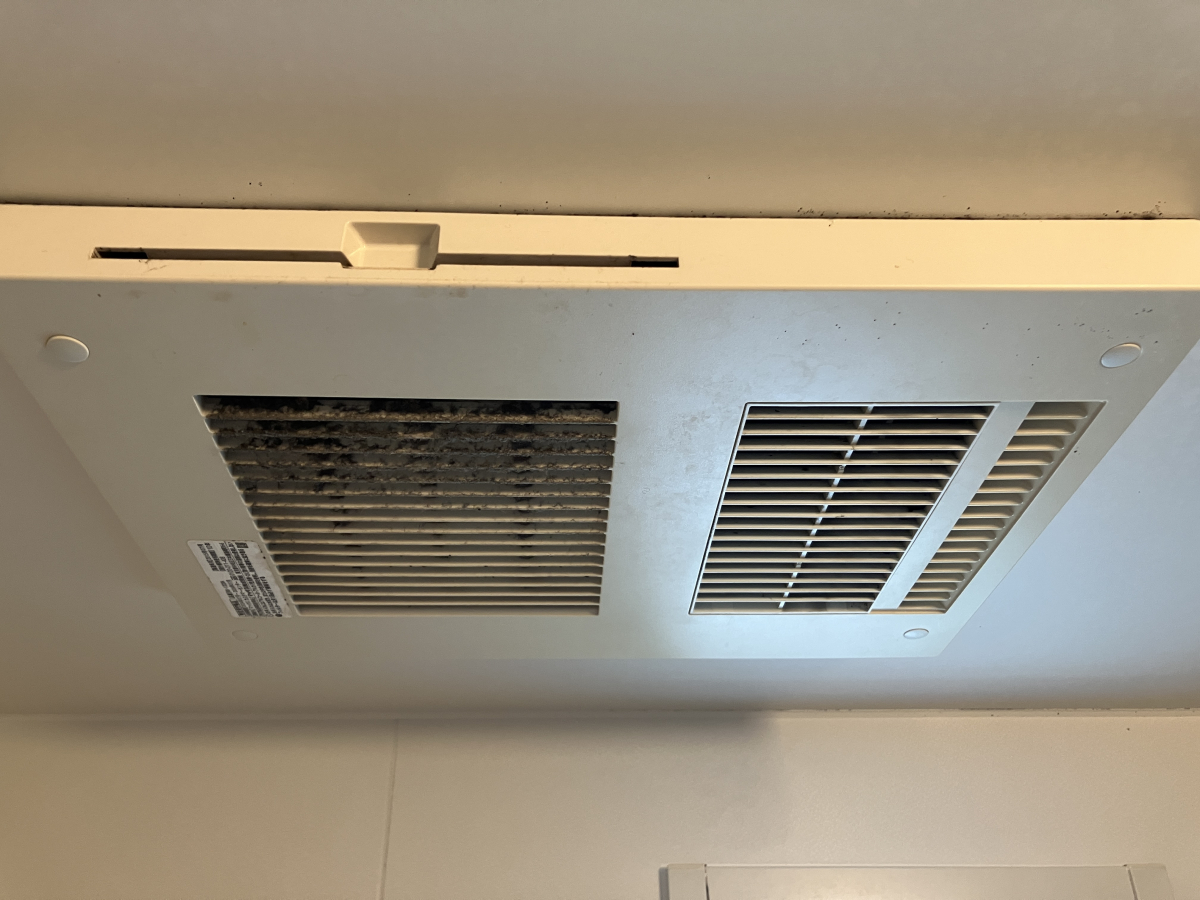 神奈川県川崎市多摩区登戸の浴室乾燥機クリーニングの作業前1