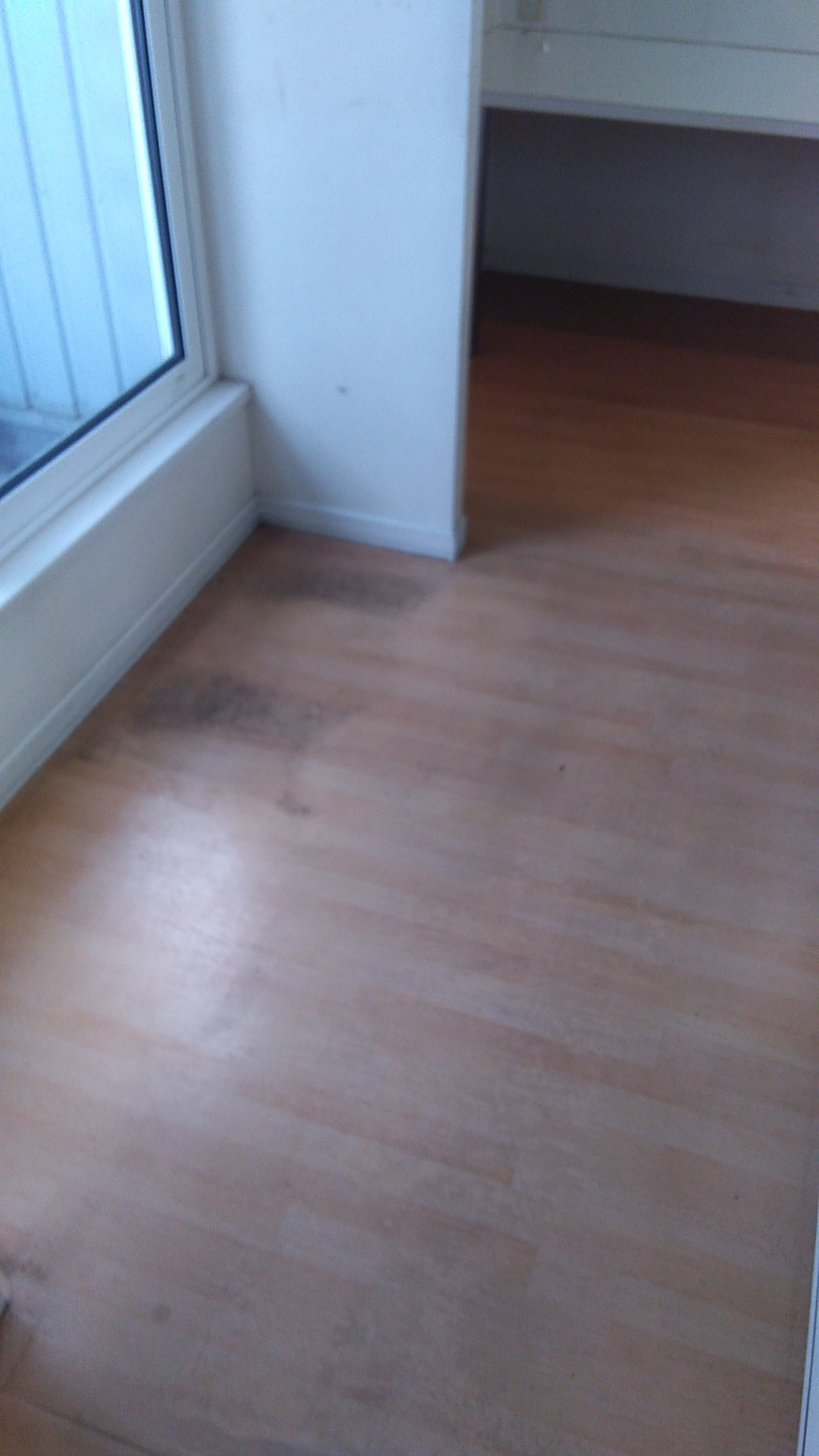 青森県八戸市の店舗清掃の作業前1