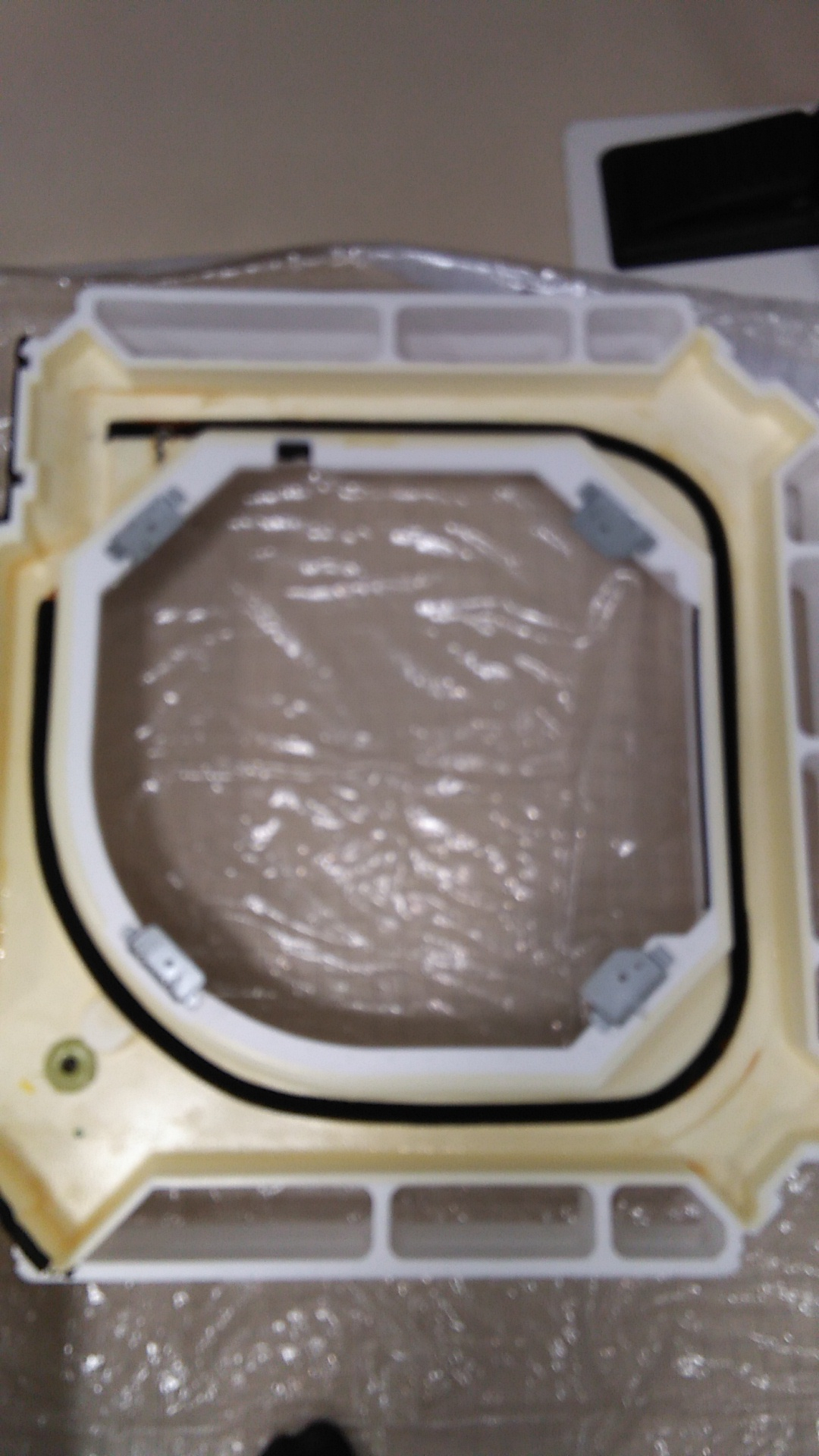 青森県八戸市の業務用天井埋め込みエアコンの作業後1