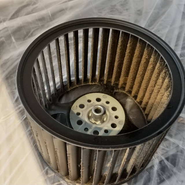 岩手県盛岡市のレンジフードクリーニングの作業前2