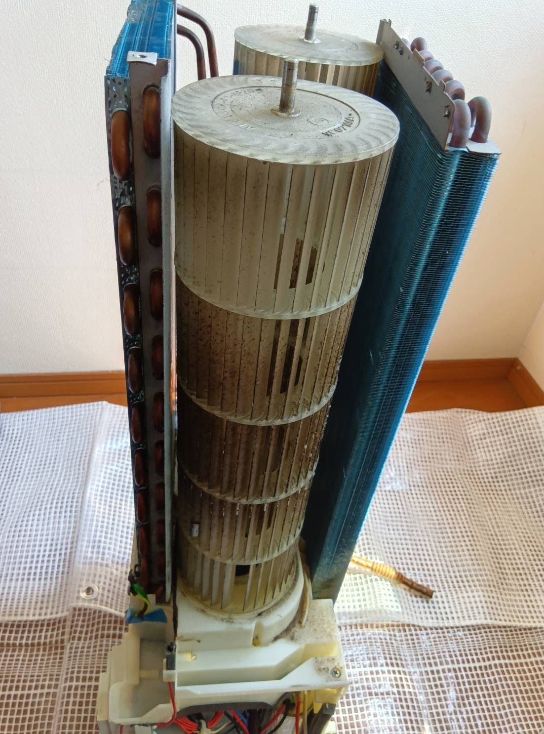 新潟県柏崎市の壁掛けエアコンの作業前2
