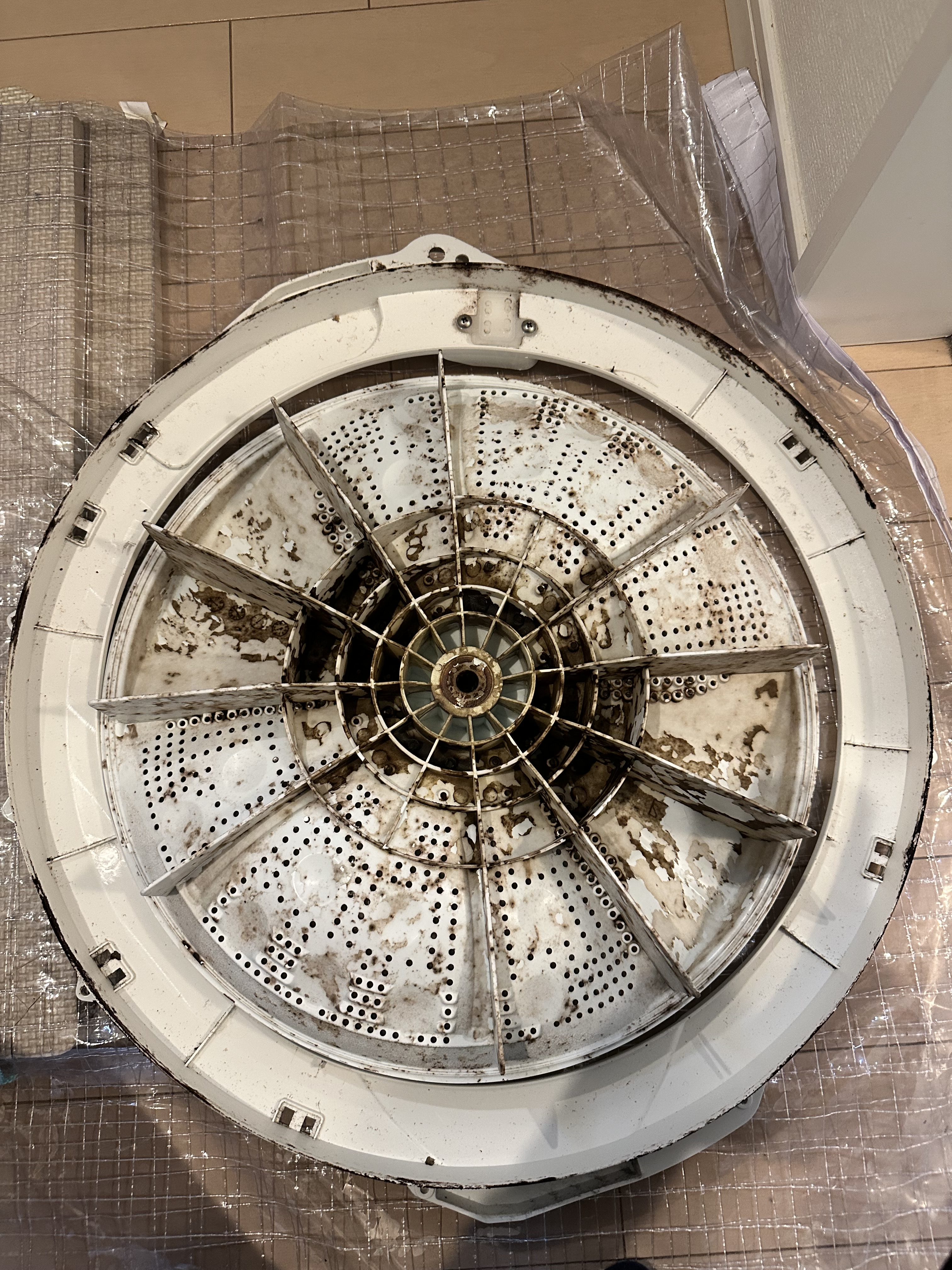 愛知県春日井市知多町の洗濯機分解クリーニングの作業前2