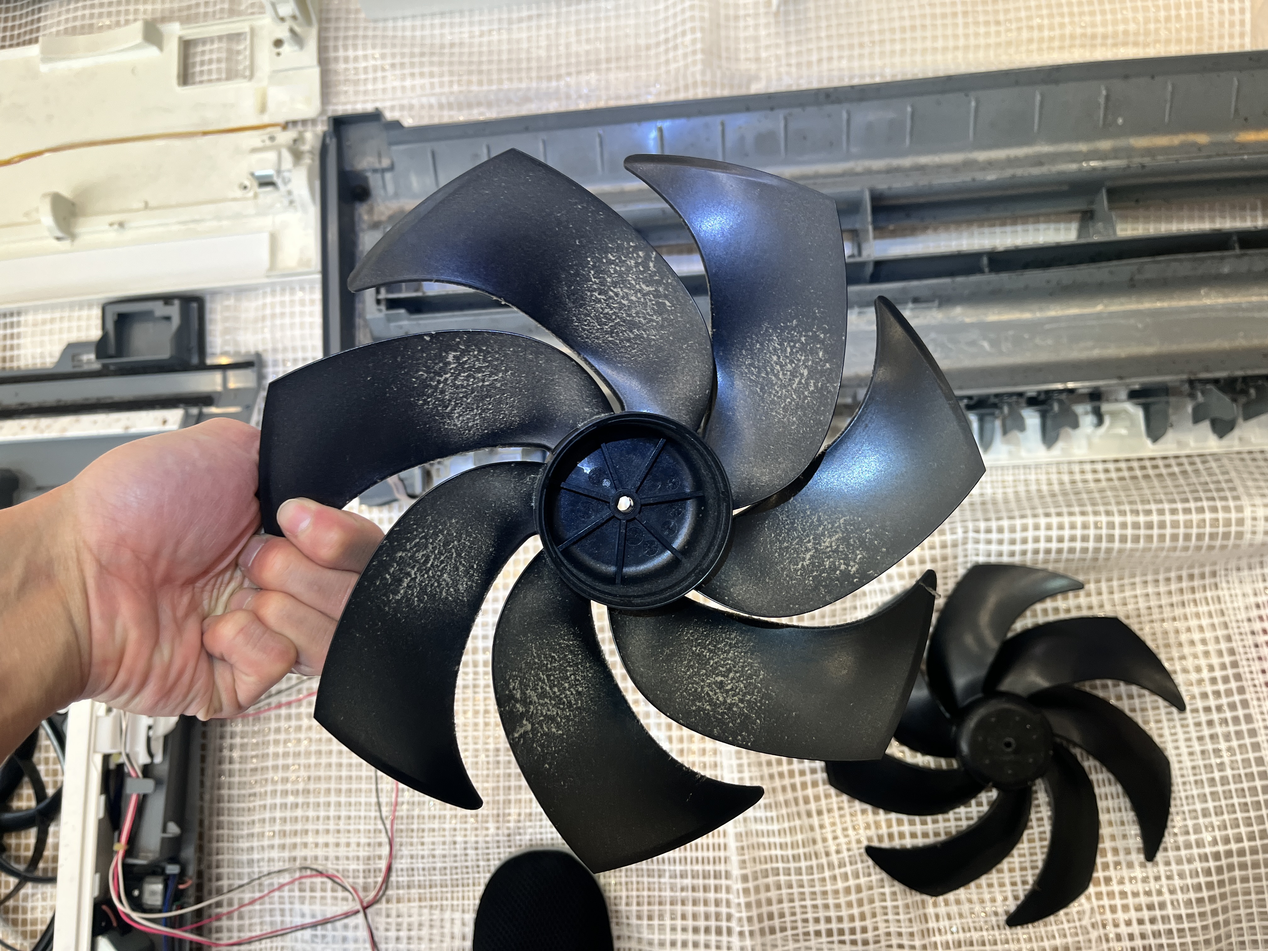 兵庫県尼崎市南塚口のお掃除機能付きエアコンの作業前3