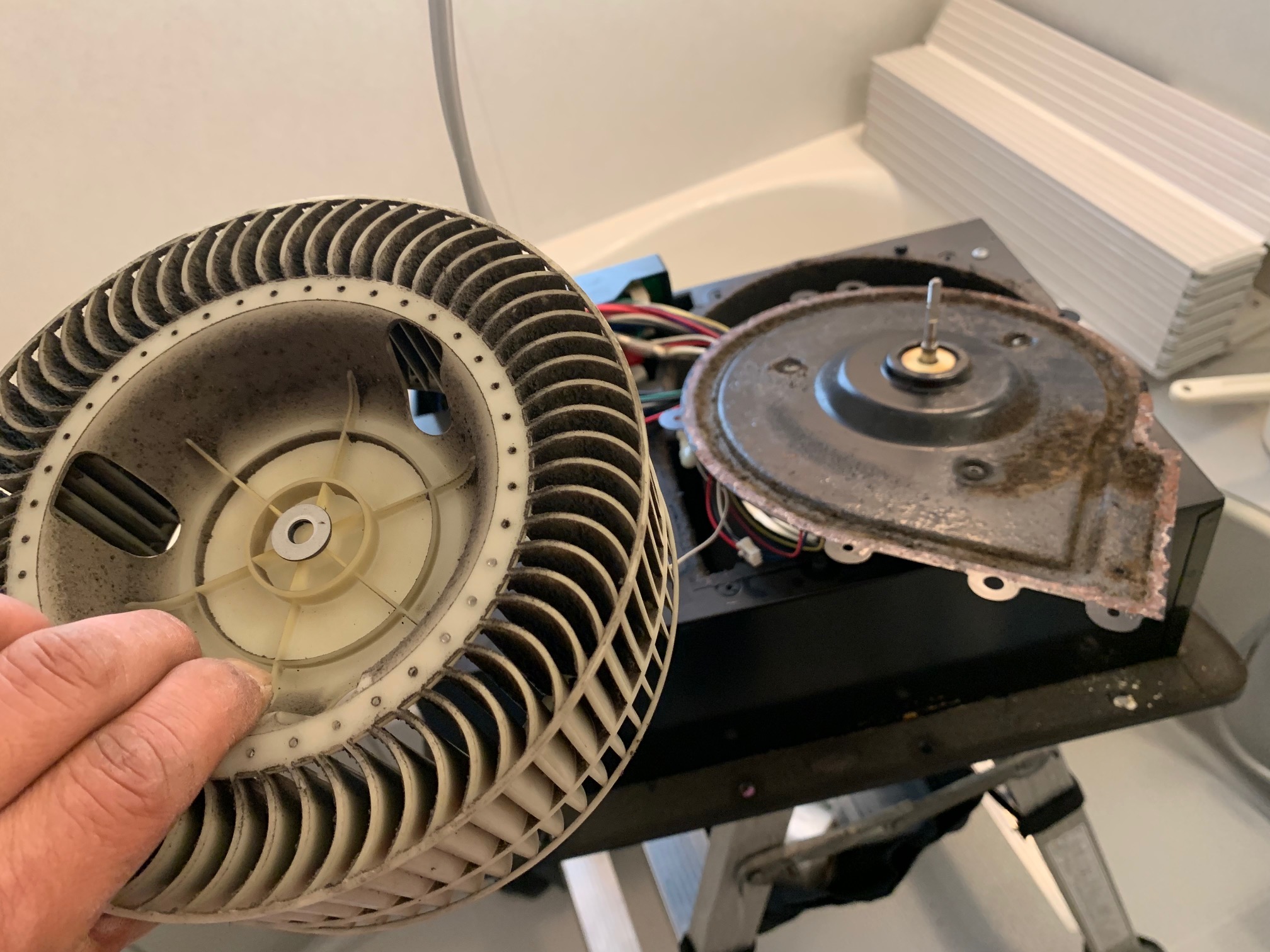 栃木県宇都宮市の浴室乾燥機クリーニングの作業前1