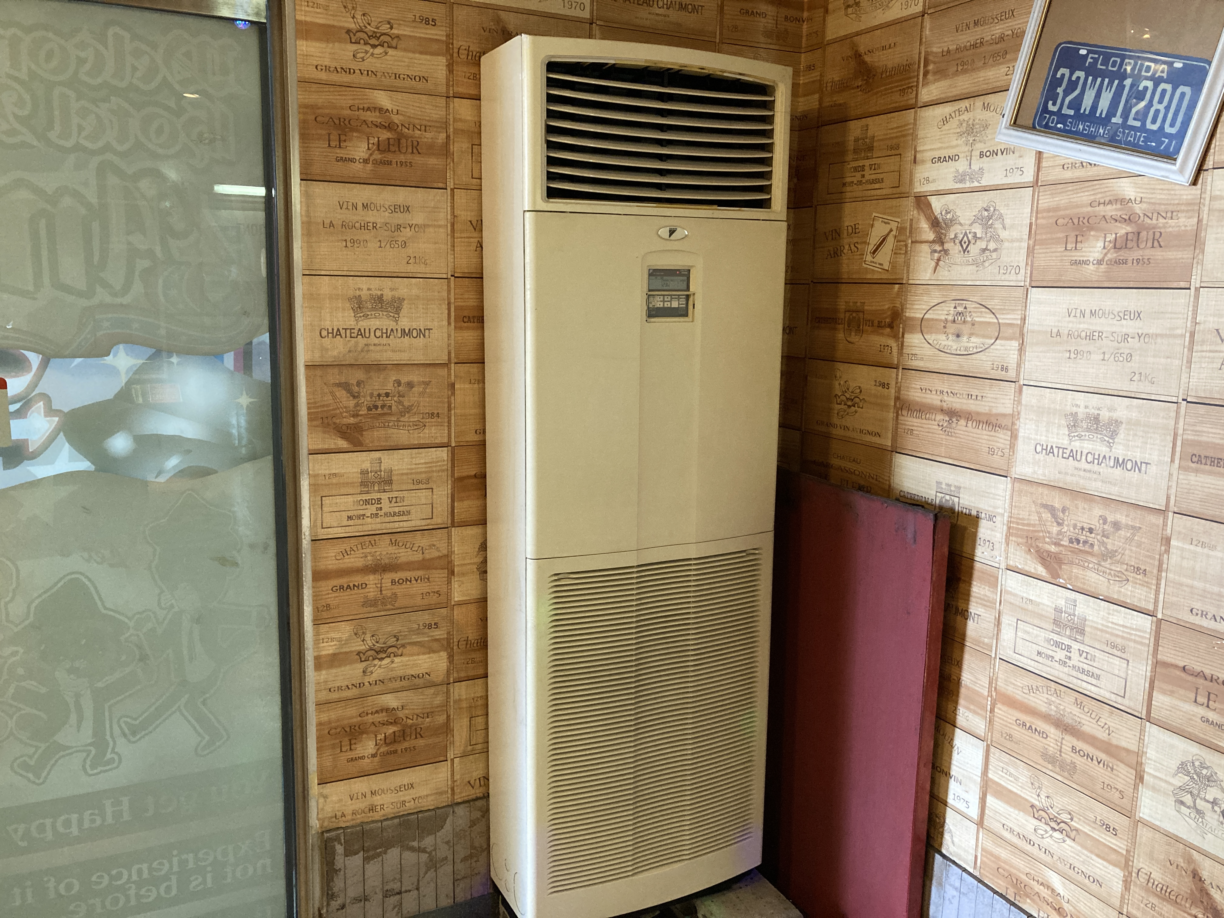 大阪府摂津市の業務用床置きエアコンの作業後1