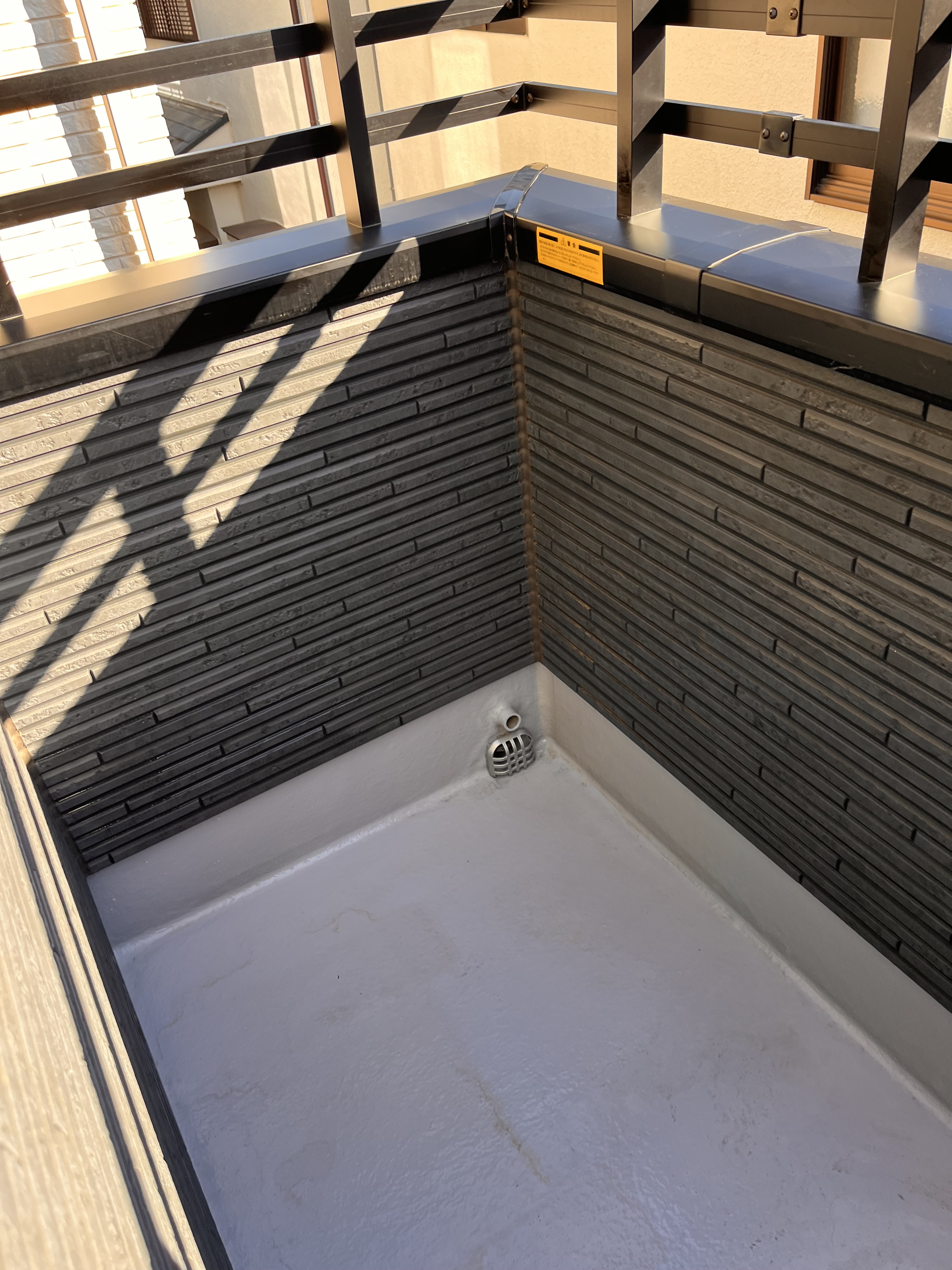 埼玉県新座市のベランダ・バルコニークリーニングの作業後1