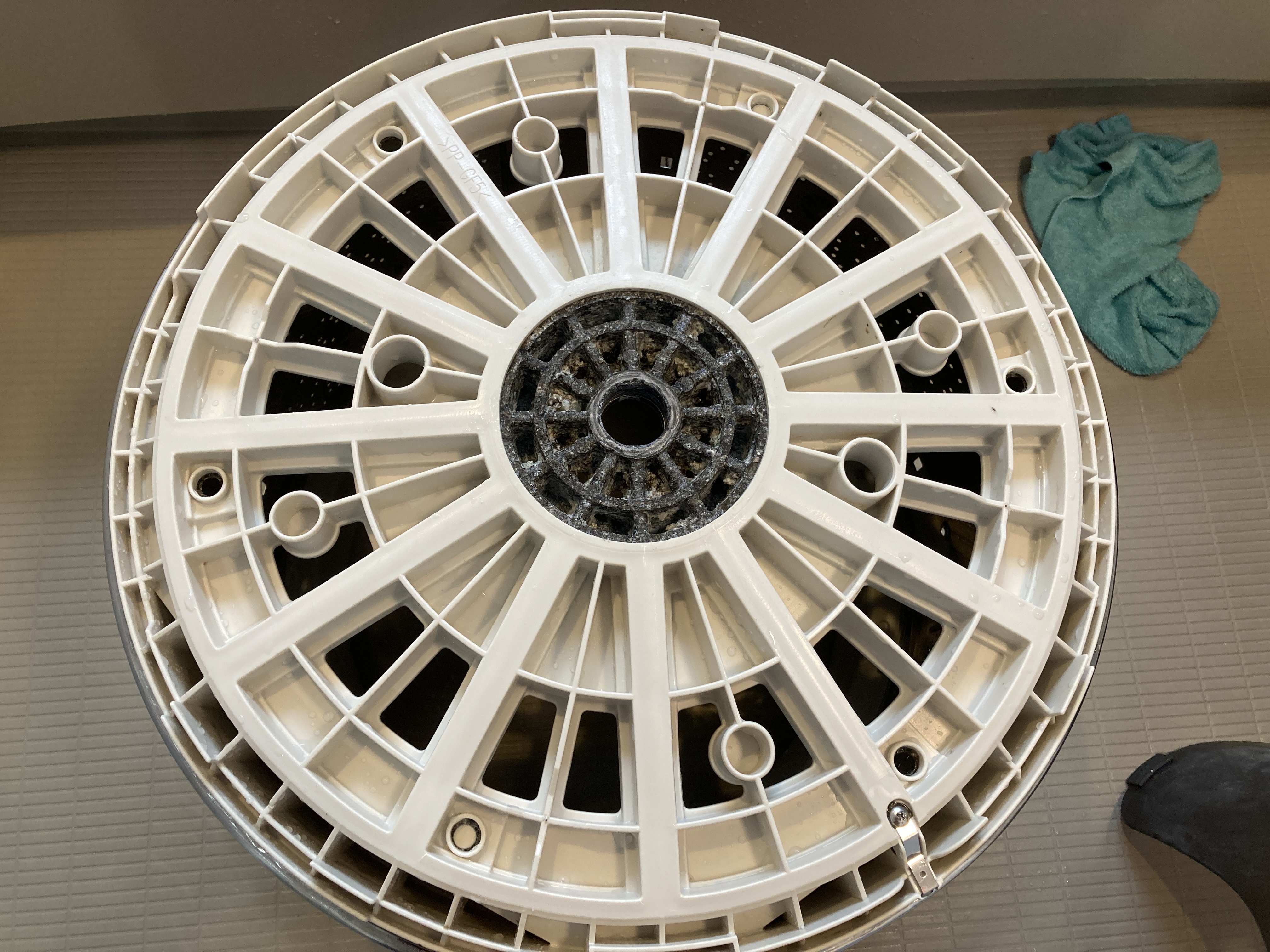 京都府京都市伏見区竹田田中宮町の洗濯機分解クリーニングの作業後3