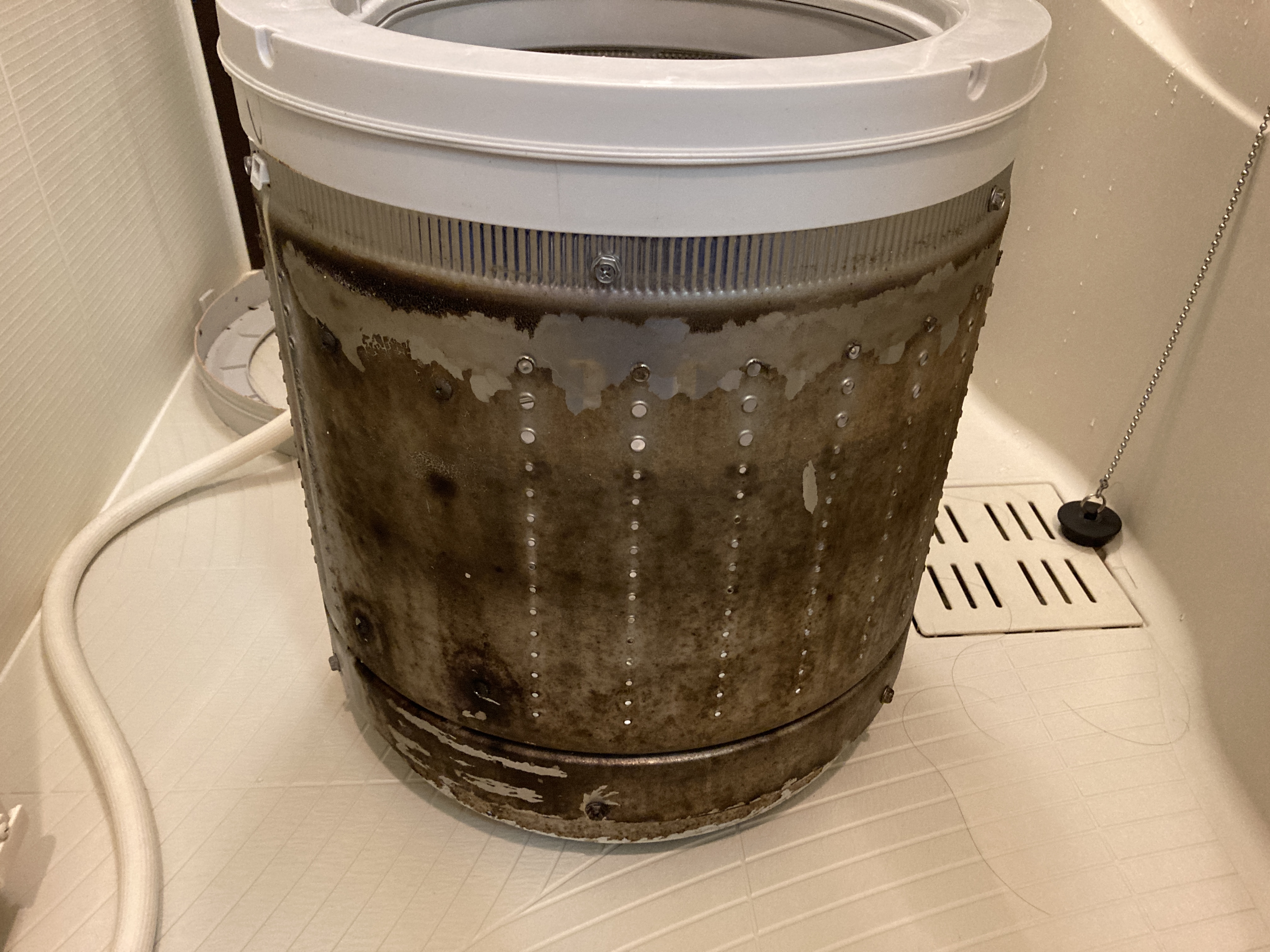 京都府京都市南区上鳥羽大柳町の洗濯機分解クリーニングの作業前1