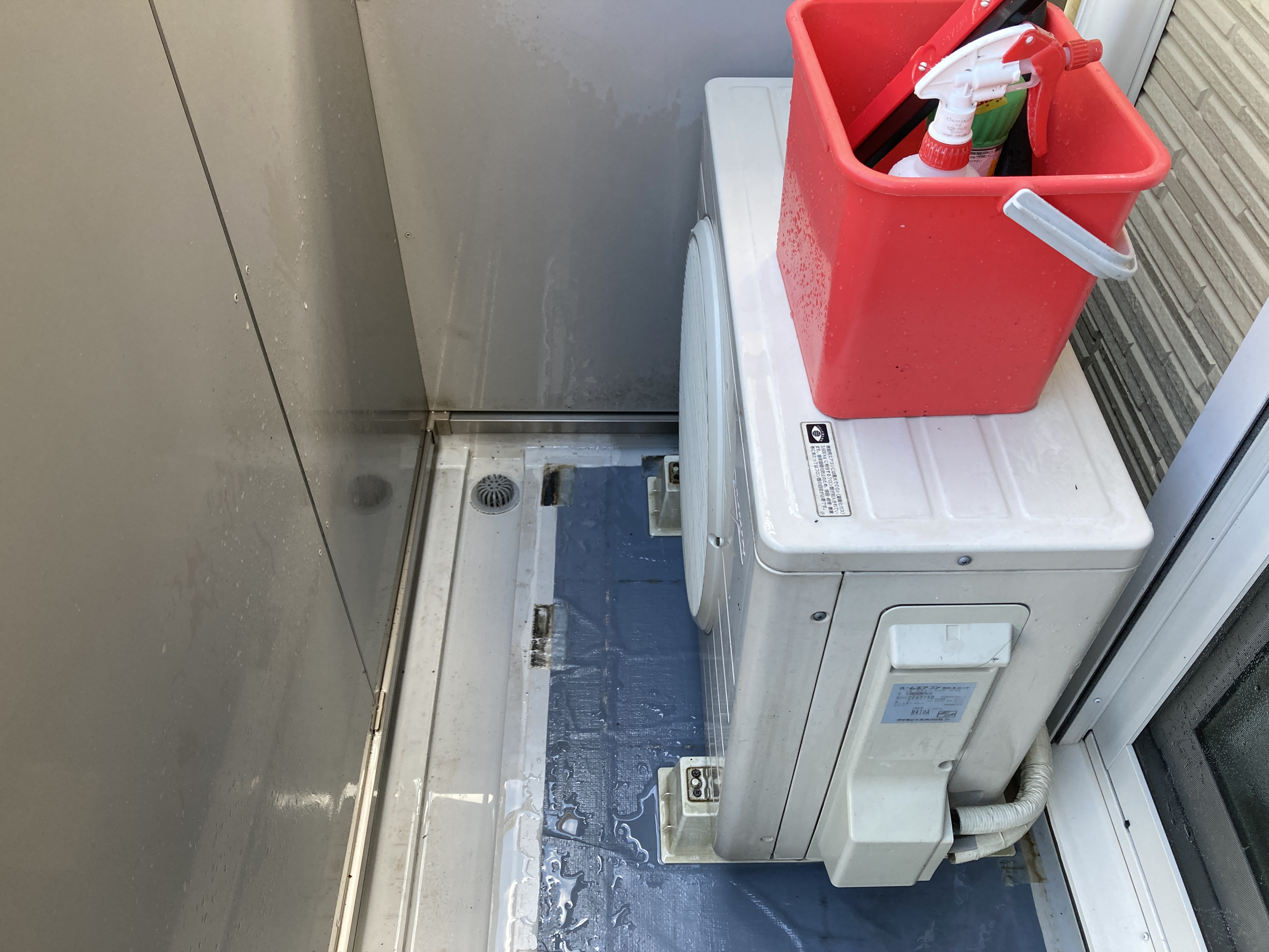 京都府京都市北区衣笠東御所ノ内町のベランダ・バルコニークリーニングの作業後2