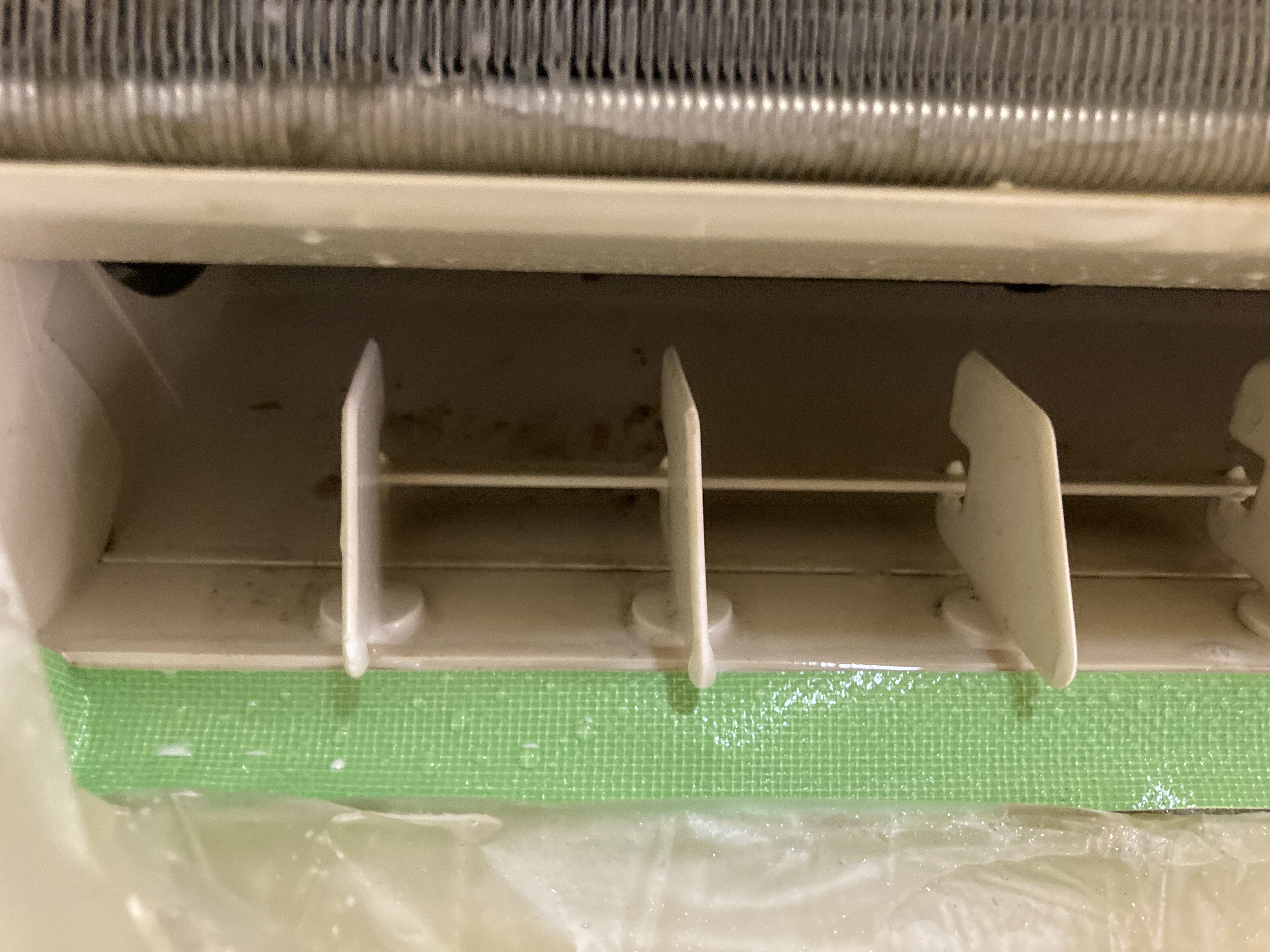 京都府長岡京市井ノ内南内畑の浴室乾燥機クリーニングの作業前2