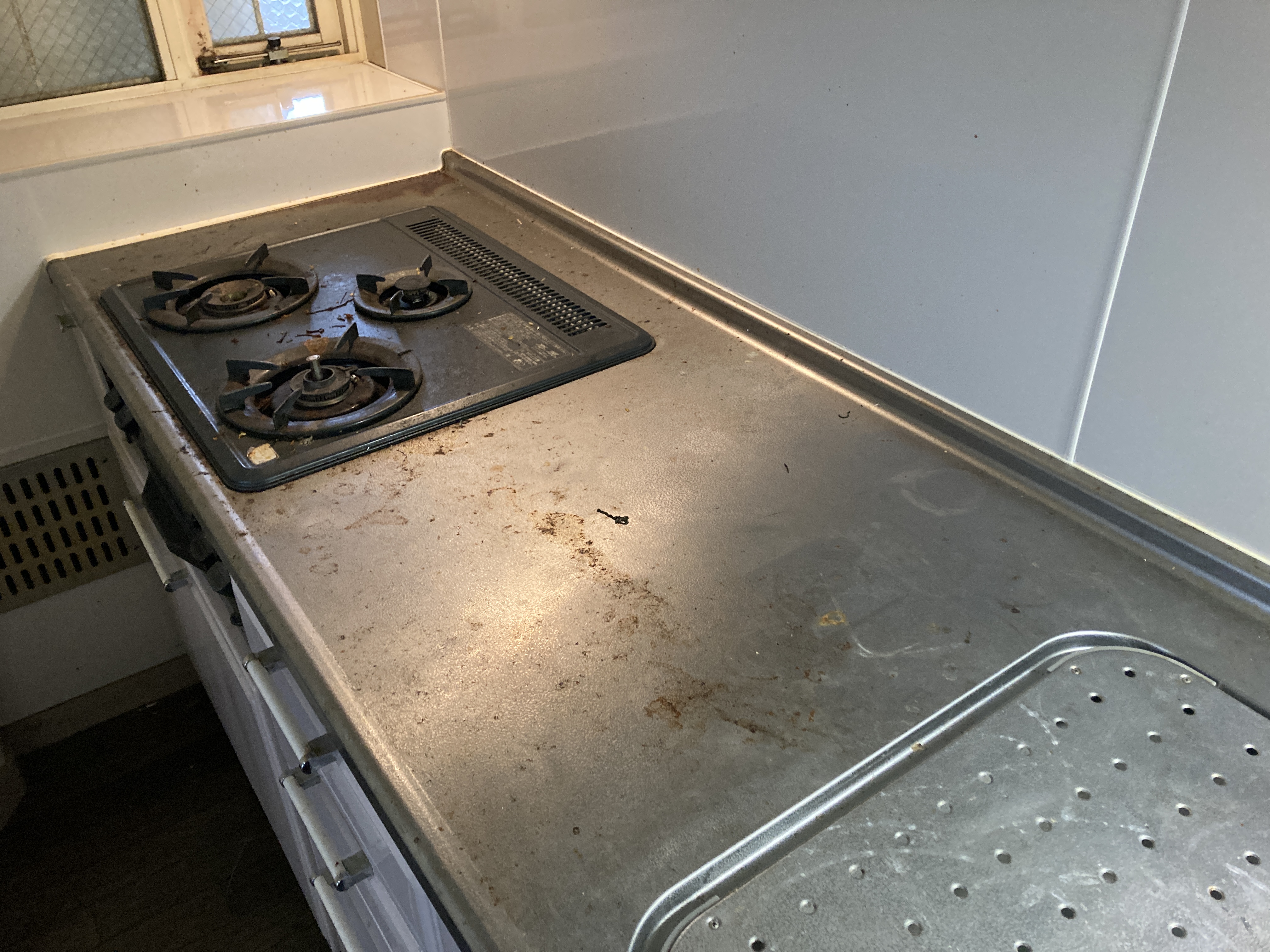 京都府向日市寺戸町七の壺の賃貸住宅退去後の原状回復クリーニングの作業前2