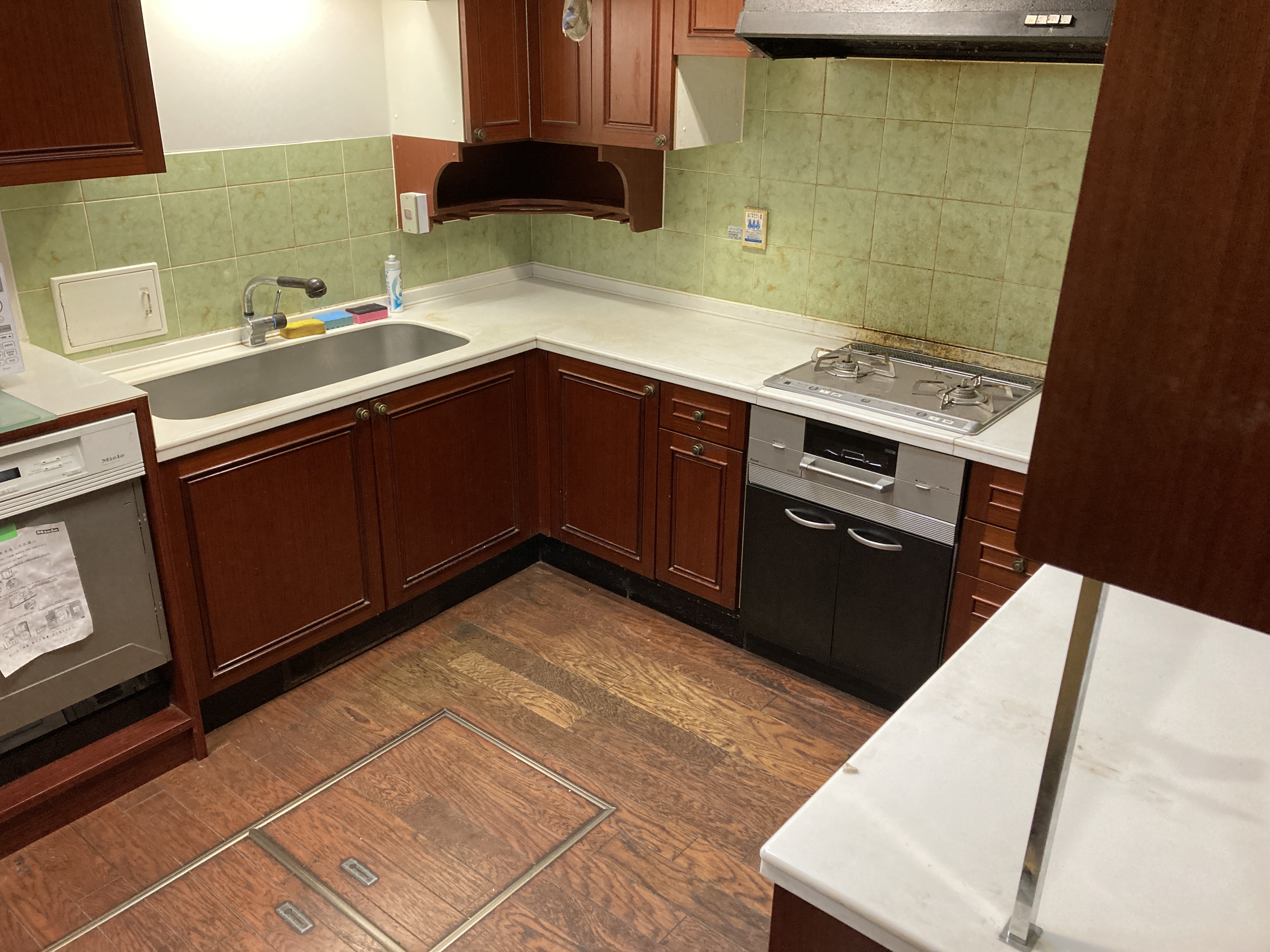 京都府京都市南区上鳥羽鍋ヶ淵町のキッチンクリーニングの作業前1