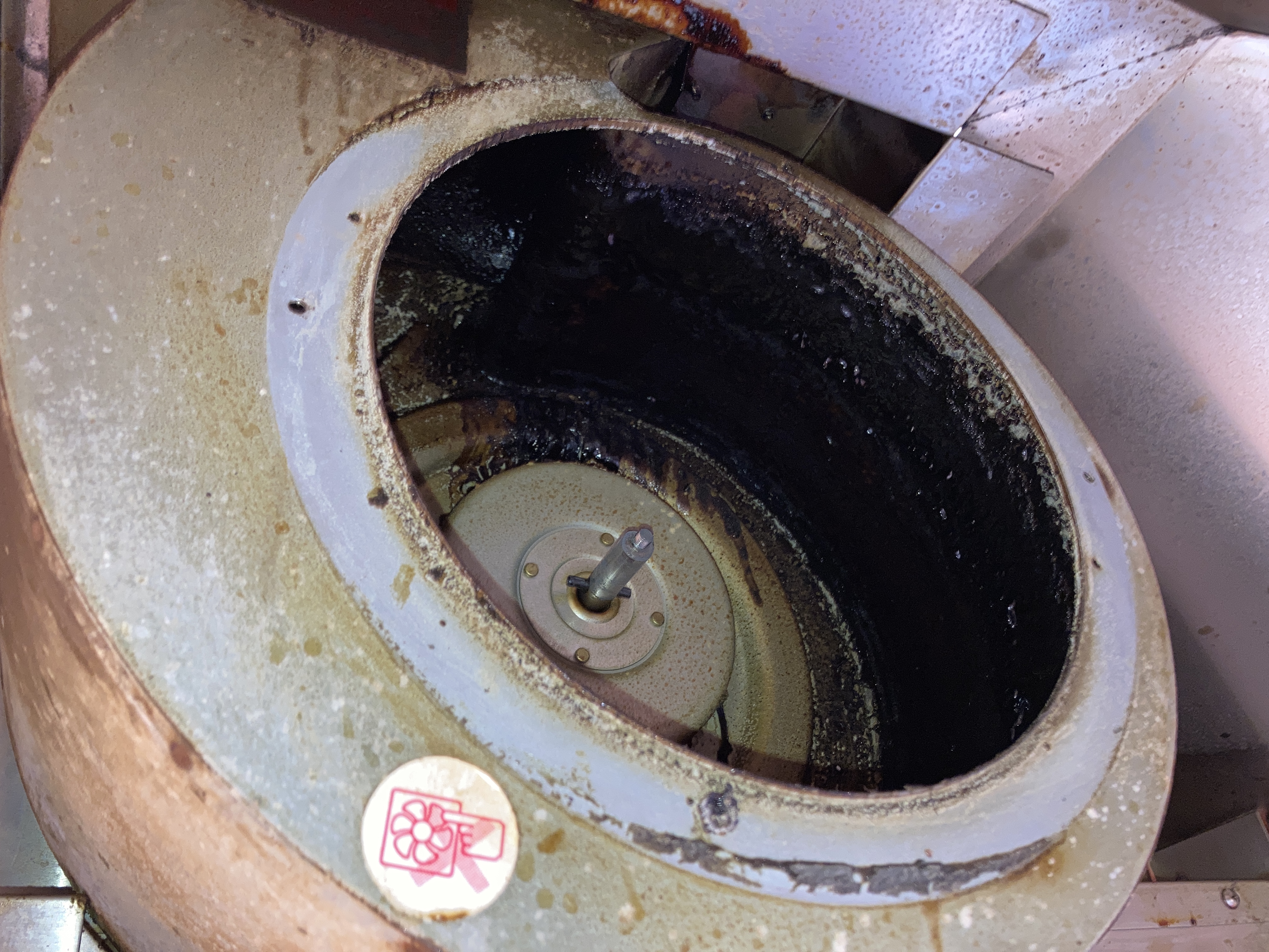 京都府京都市南区上鳥羽城ケ前町のレンジフードクリーニングの作業前1