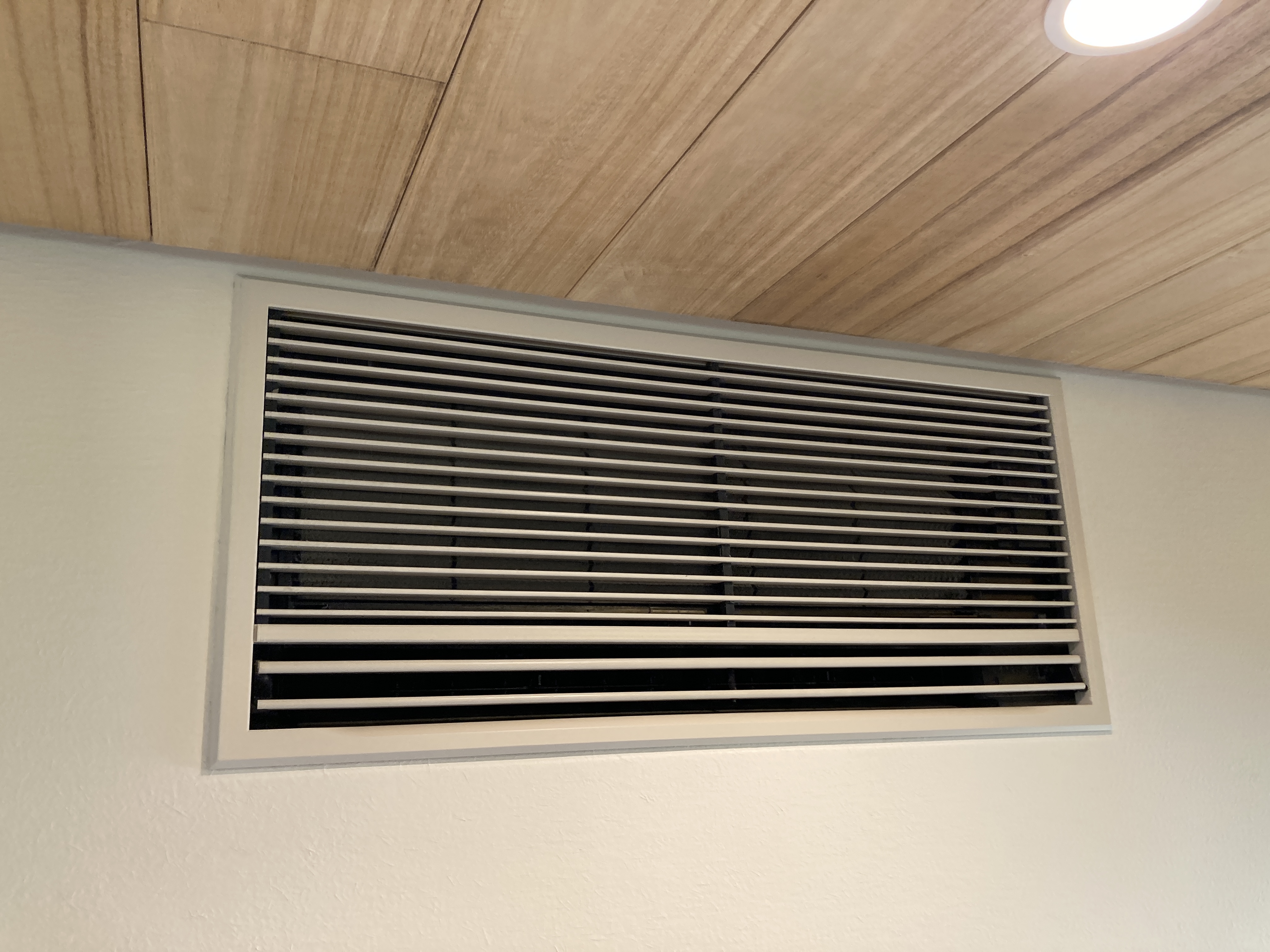 京都府京都市北区柴竹上ノ岸町の壁埋め込みエアコンの作業後1