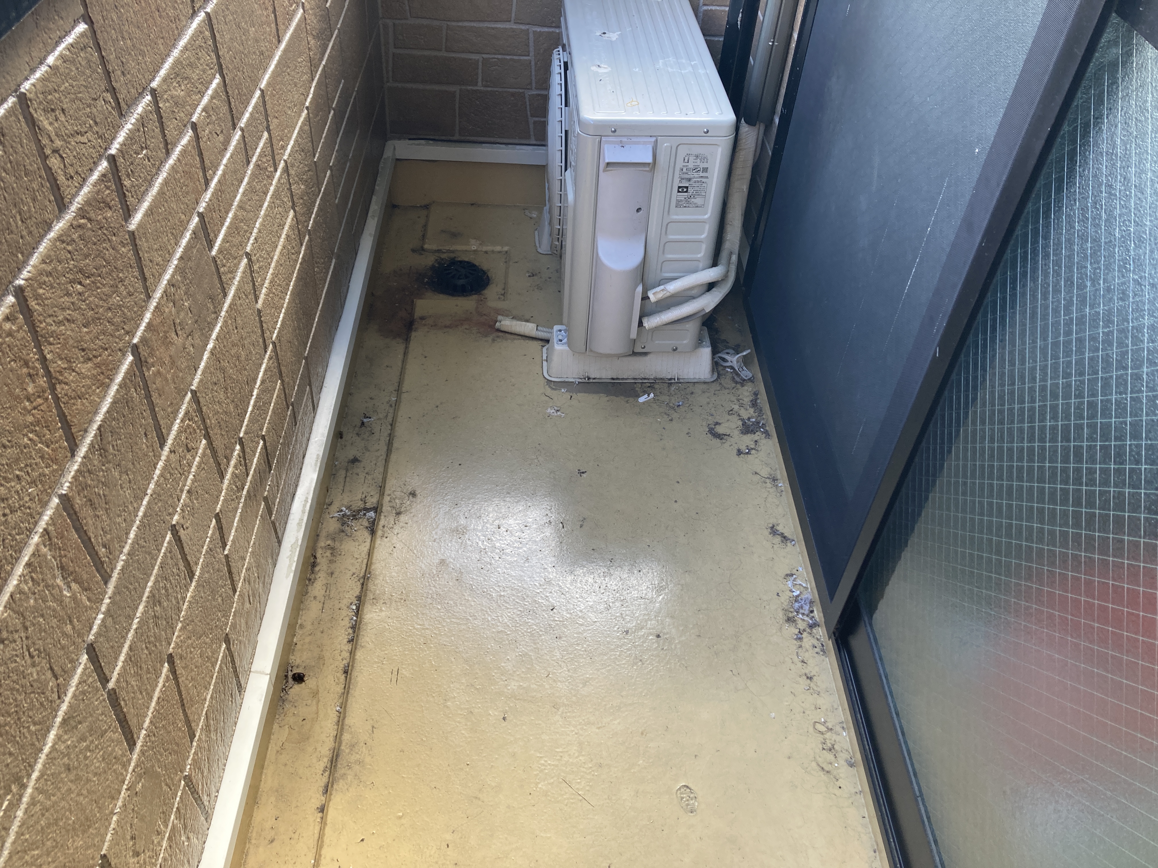 京都府京都市北区西賀茂上庄田町のベランダ・バルコニークリーニングの作業前1