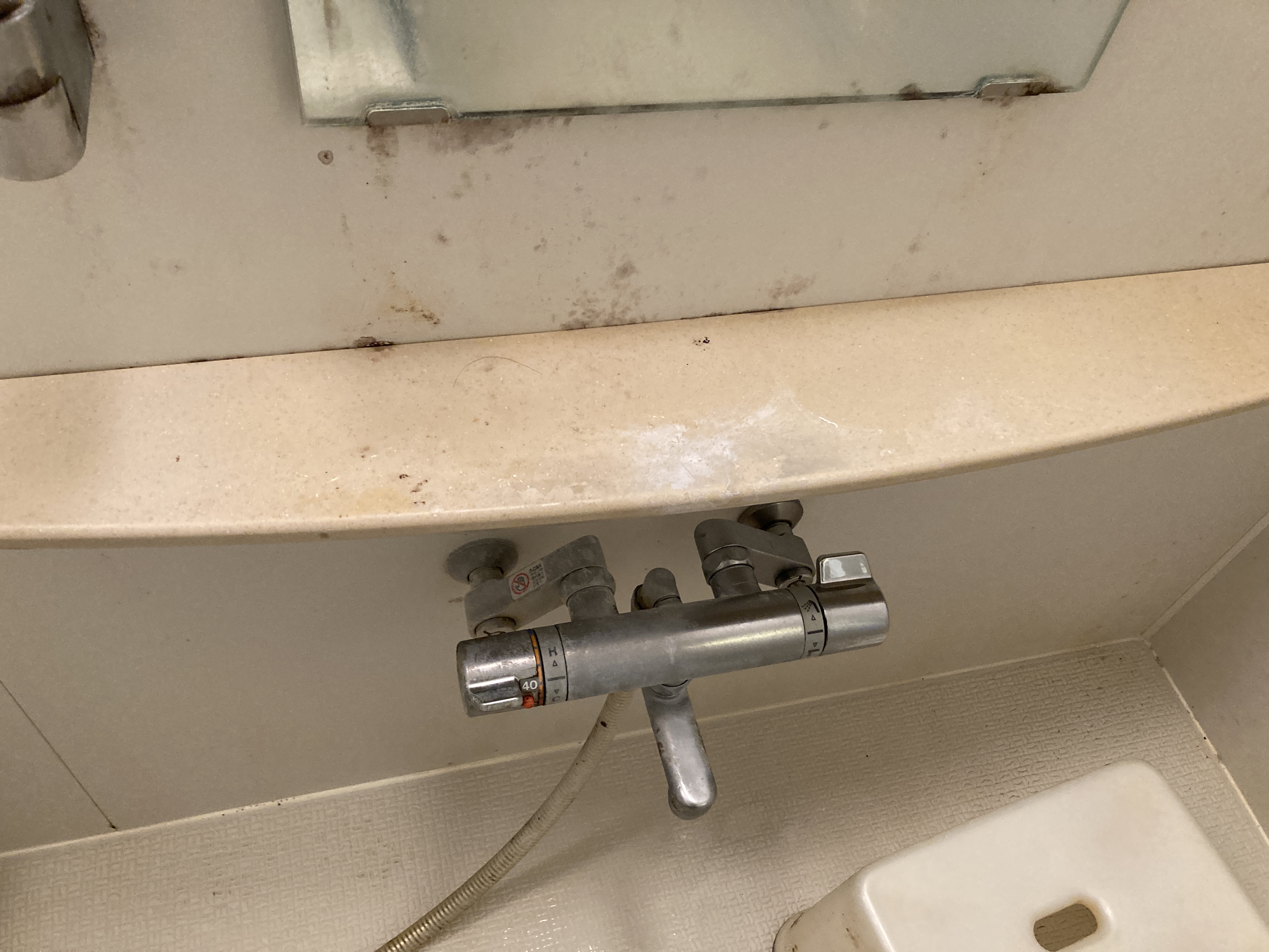 京都府八幡市欽明台東の浴室・お風呂クリーニングの作業前1