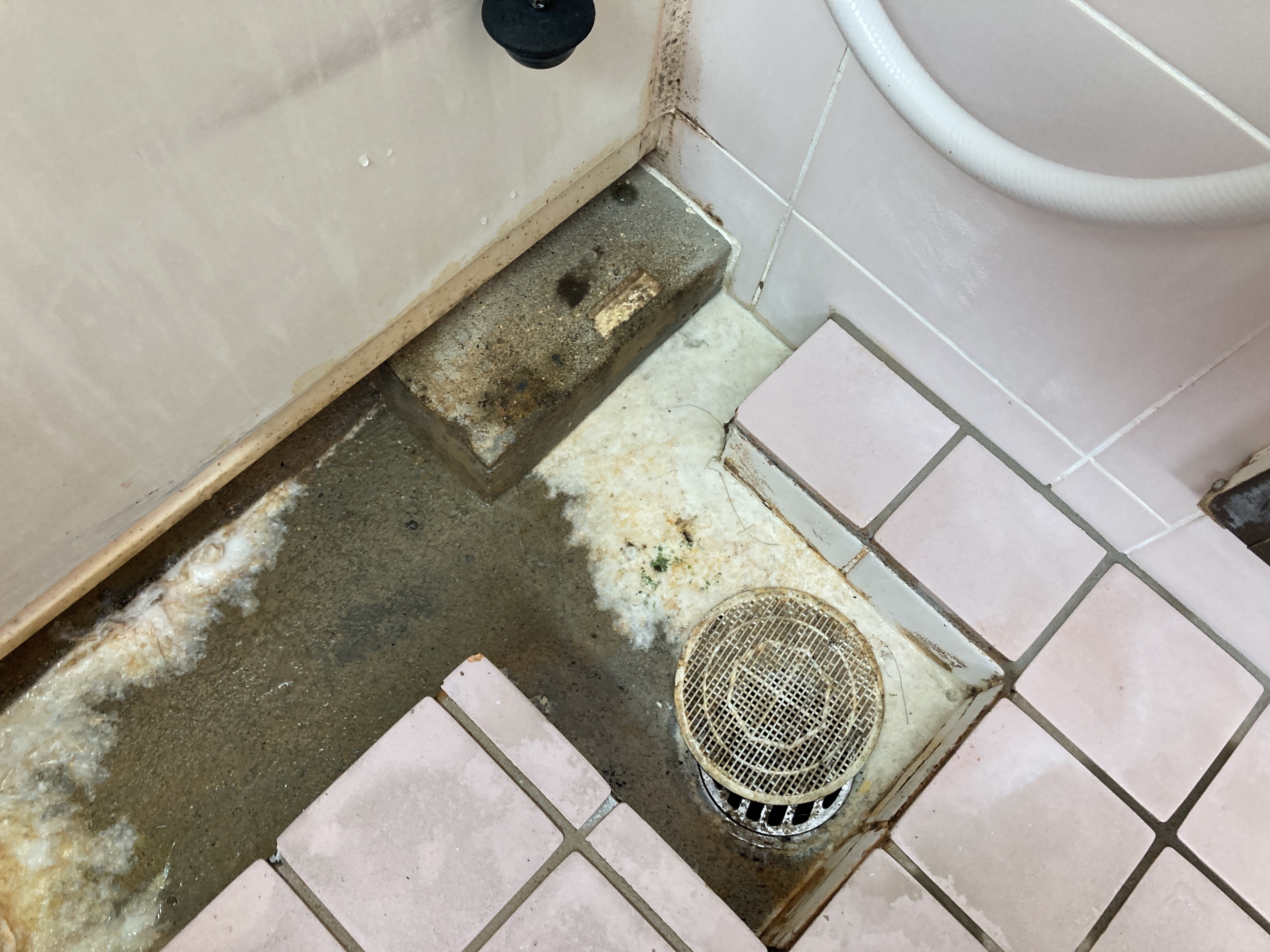 京都府長岡京市一里塚の浴室・お風呂クリーニングの作業前2