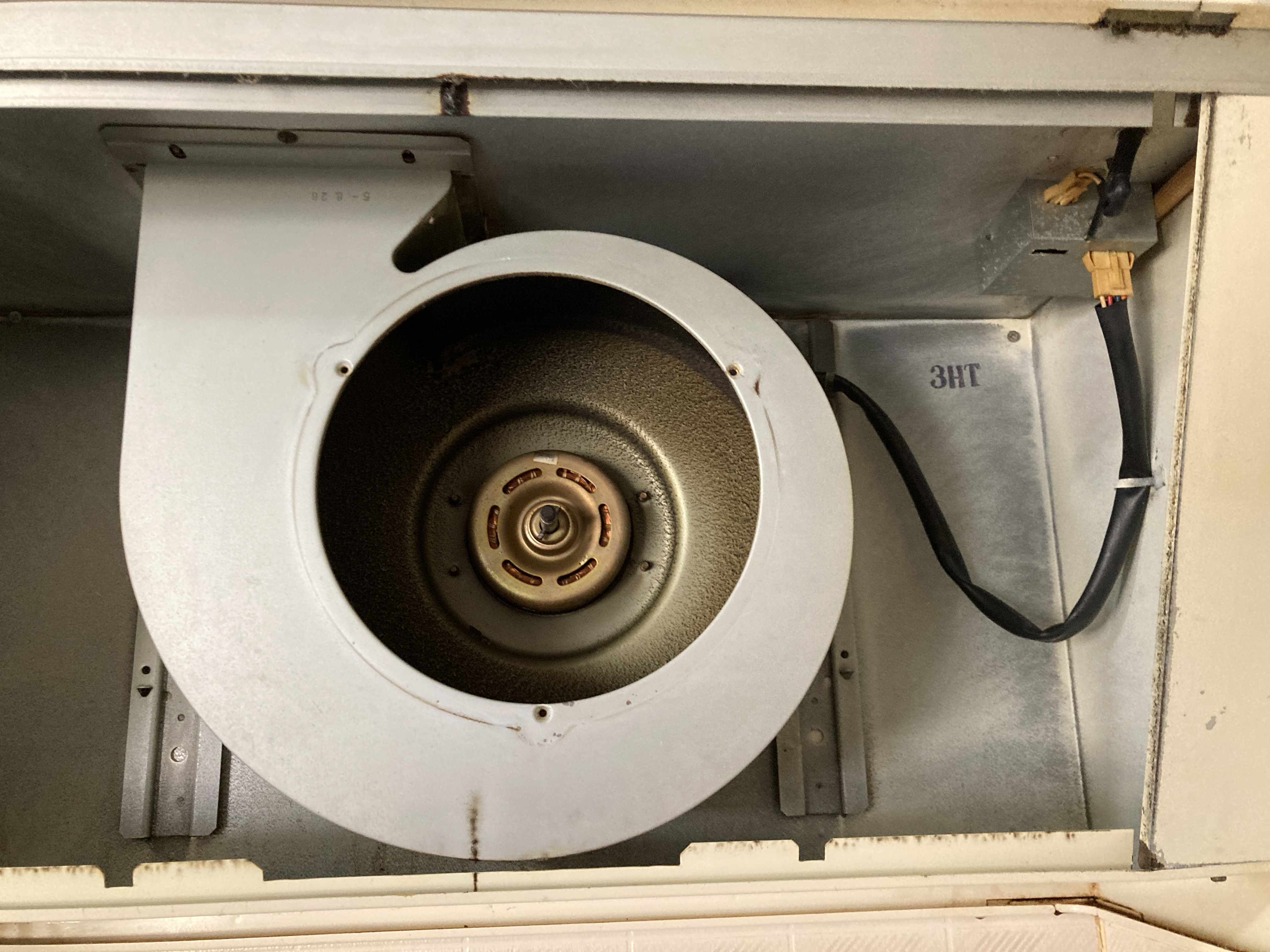 京都府京都市西京区下津林楠町のレンジフードクリーニングの作業前1