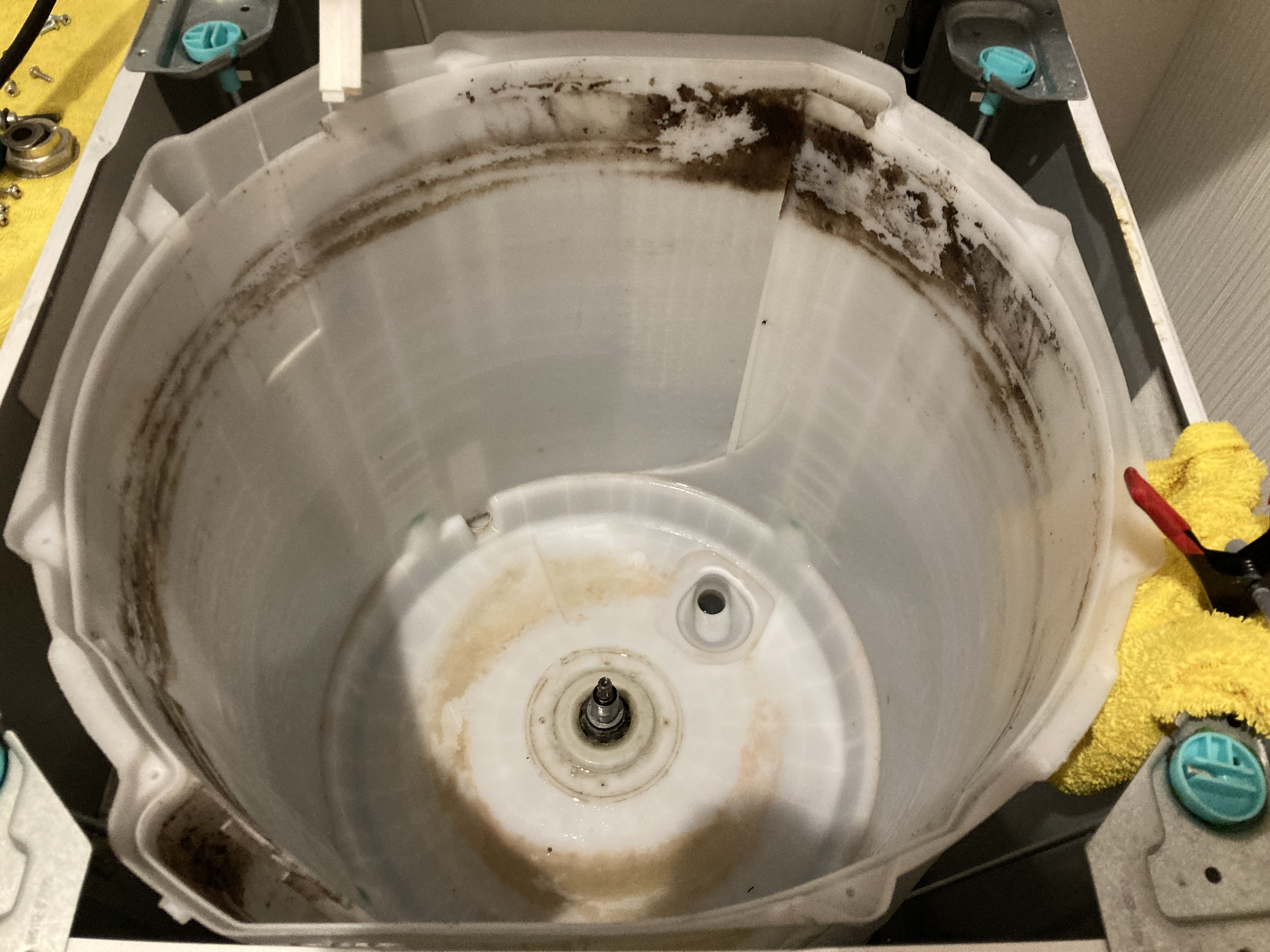 京都府京都市北区大宮南林町の洗濯機分解クリーニングの作業前2