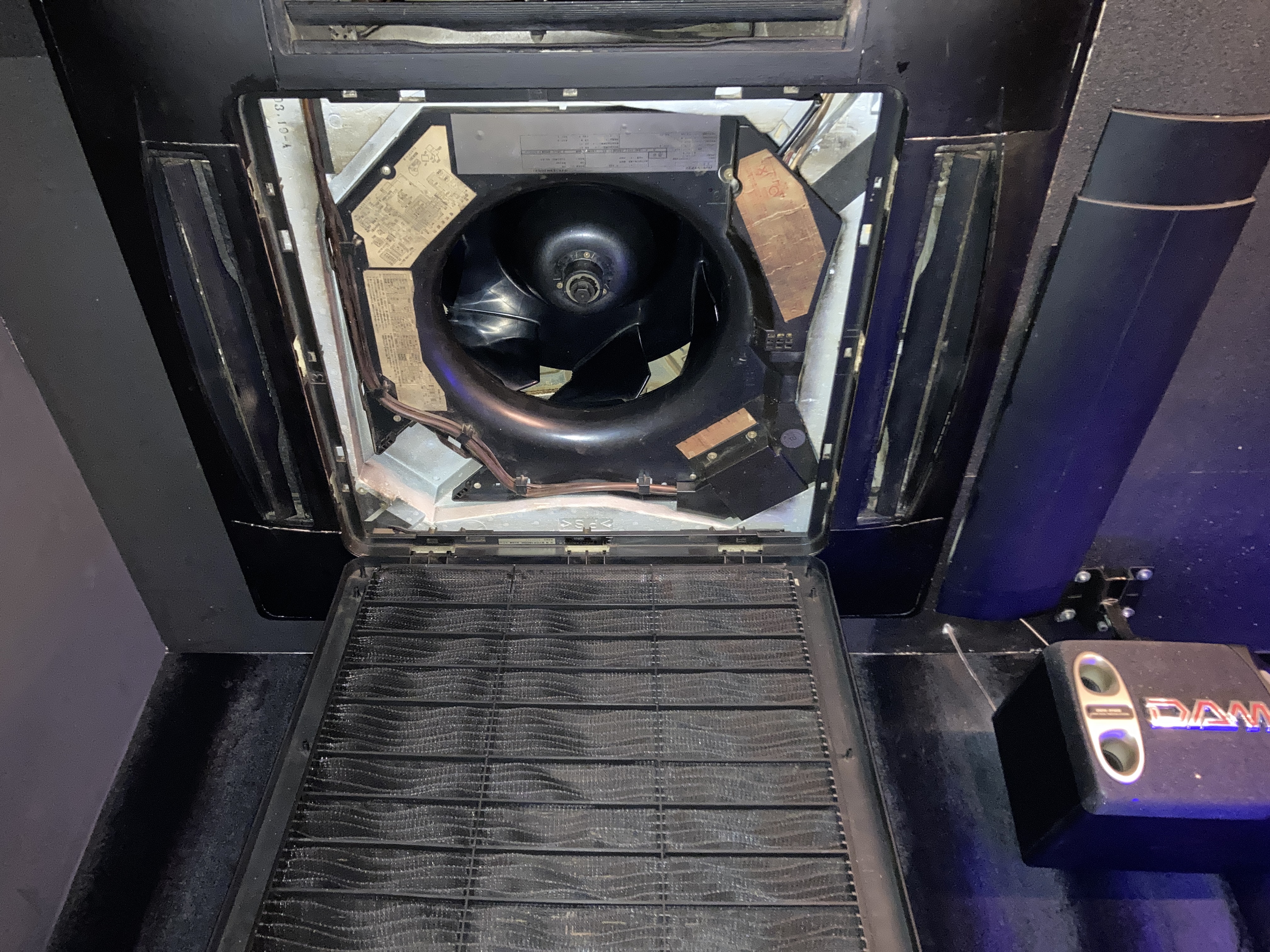 京都府京都市南区久世高田町の業務用天井埋め込みエアコンの作業後1