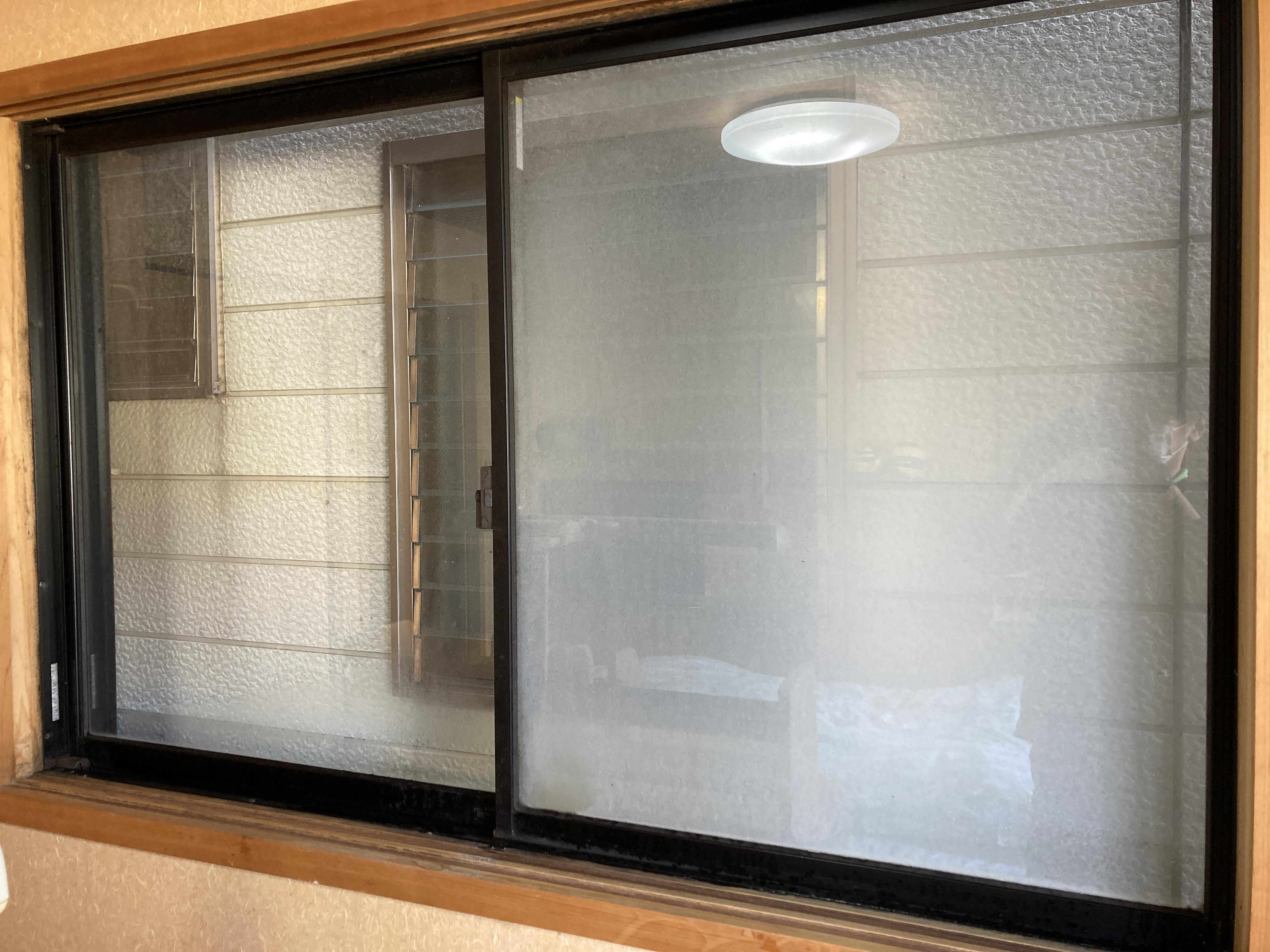 京都府京都市左京区一乗寺梅ノ木町の窓ガラス・サッシクリーニングの作業前1