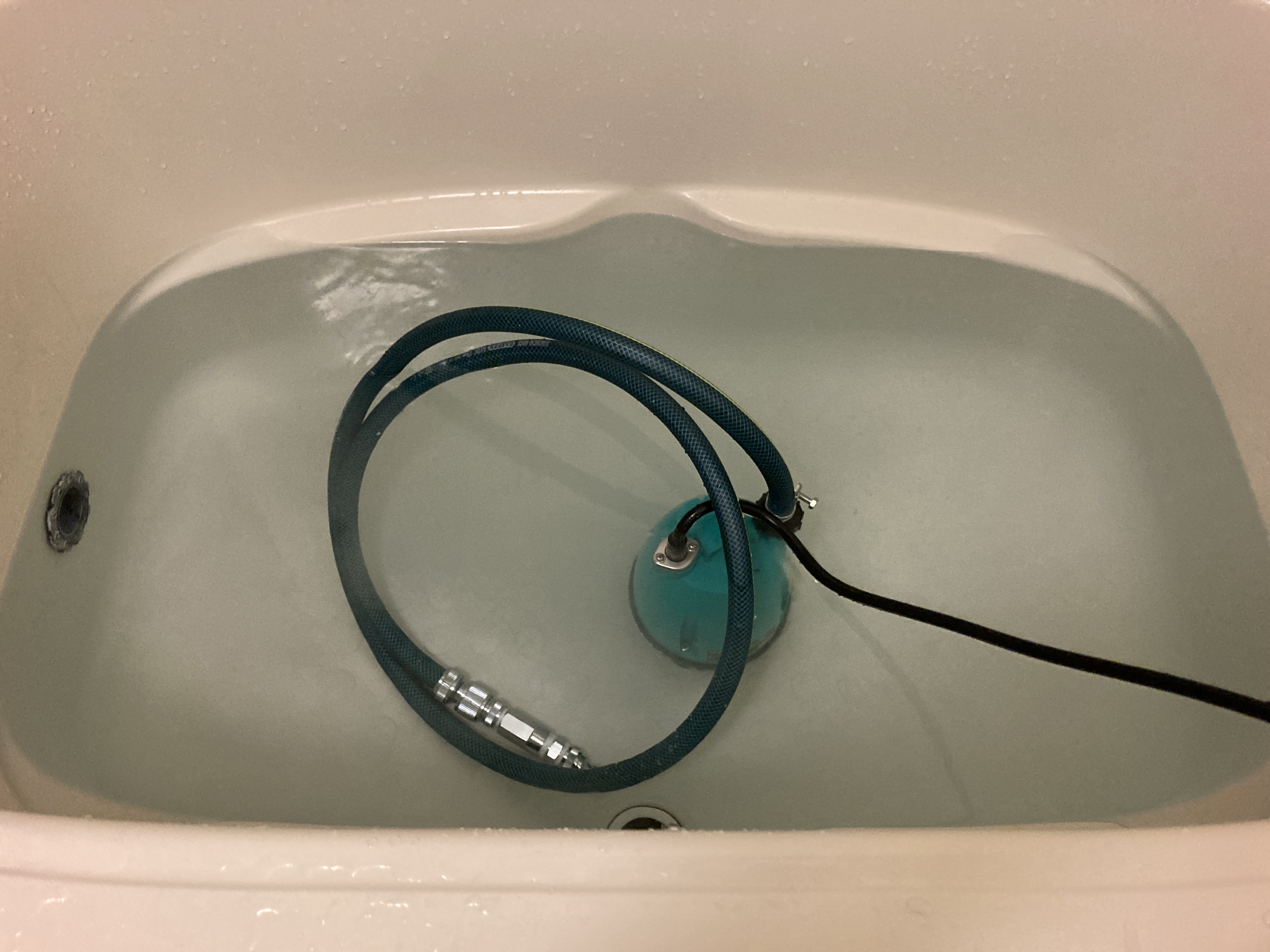 京都府京都市南区上鳥羽大柳町の追い焚き配管除菌洗浄の作業前1