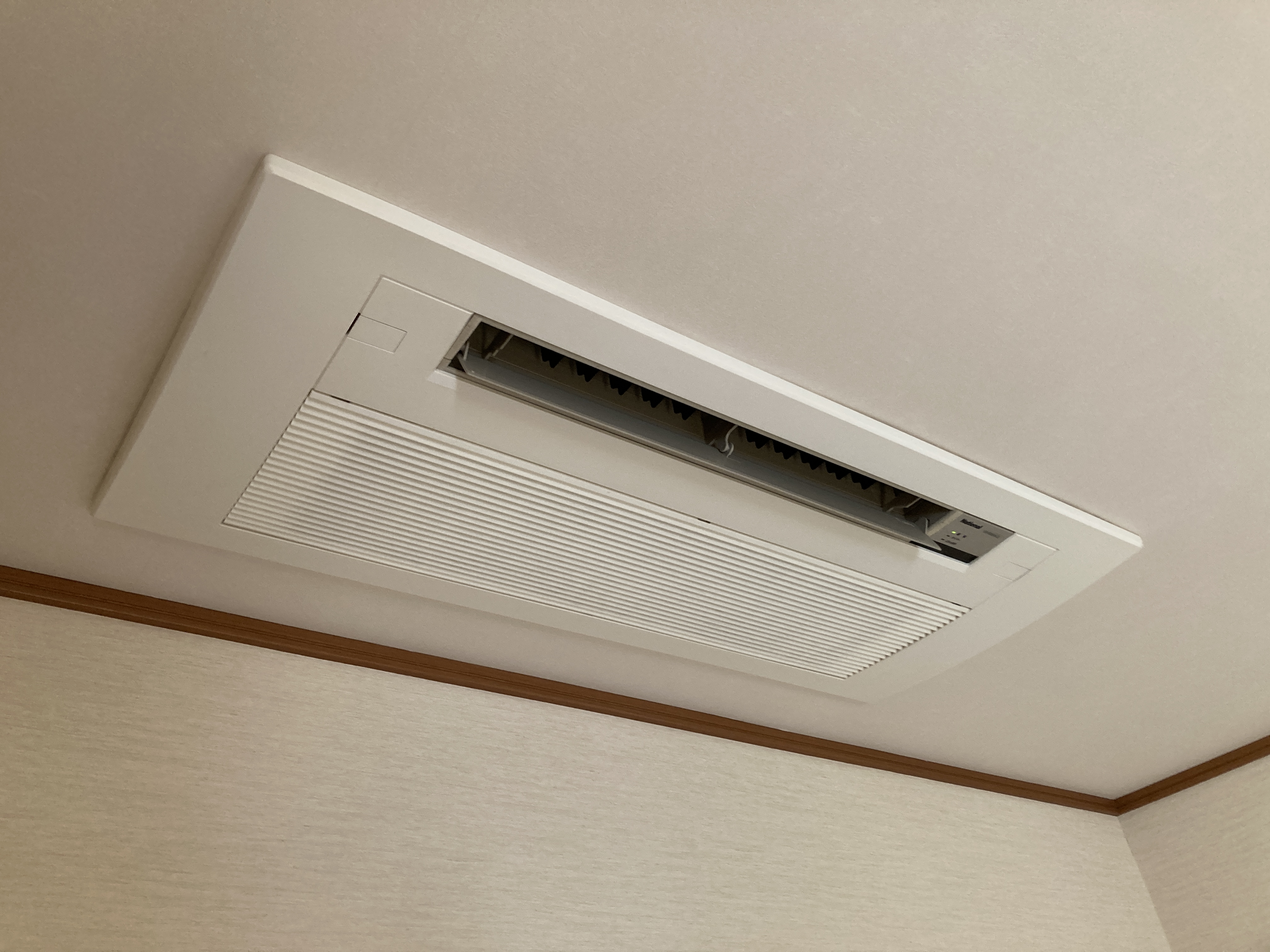 京都府京田辺市松井里ケ市の家庭用天井埋め込みエアコンの作業後1