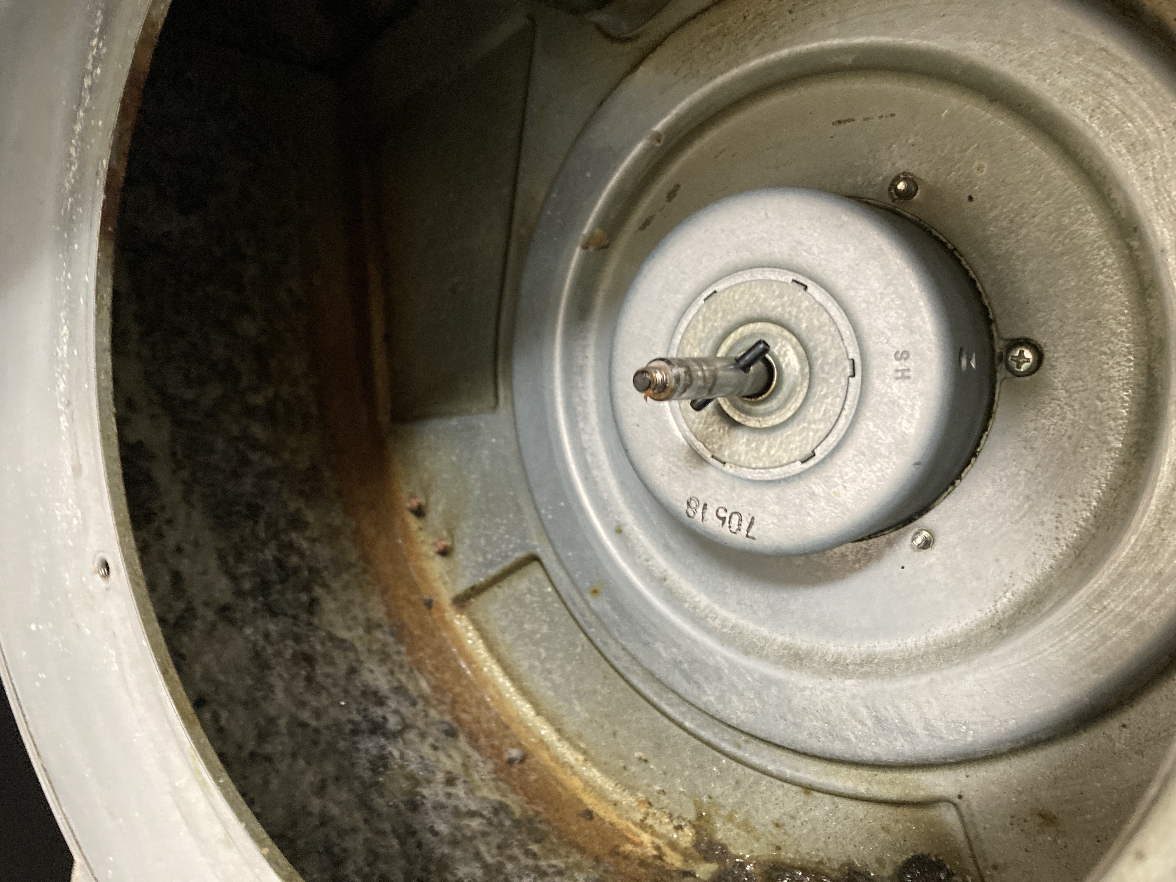 京都府京都市南区西九条島町のレンジフードクリーニングの作業前2