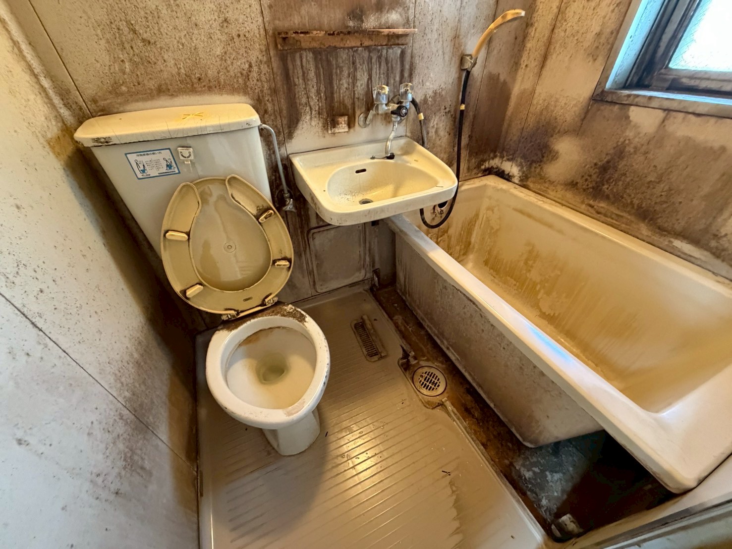 茨城県水戸市の浴室・お風呂クリーニングの作業前1