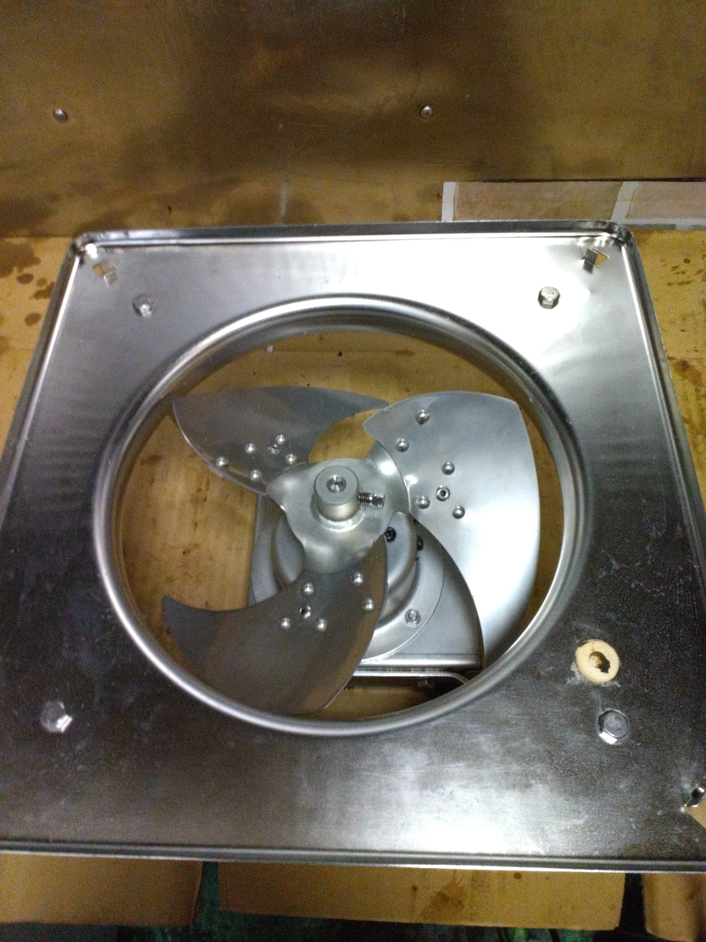 青森県八戸市のレンジフードクリーニングの作業後2