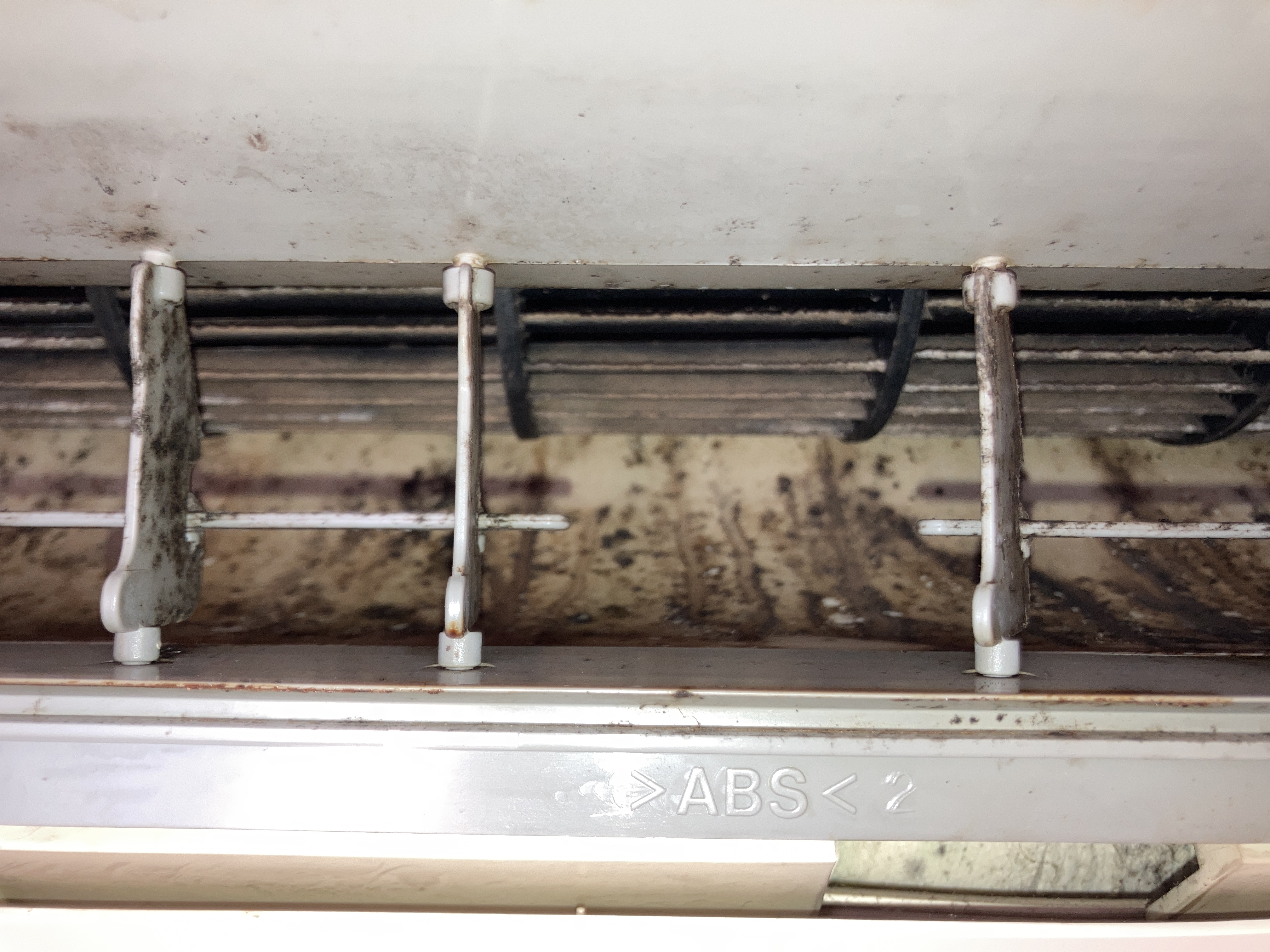 京都府京都市山科区四ノ宮中在寺町の壁掛けエアコンの作業前1