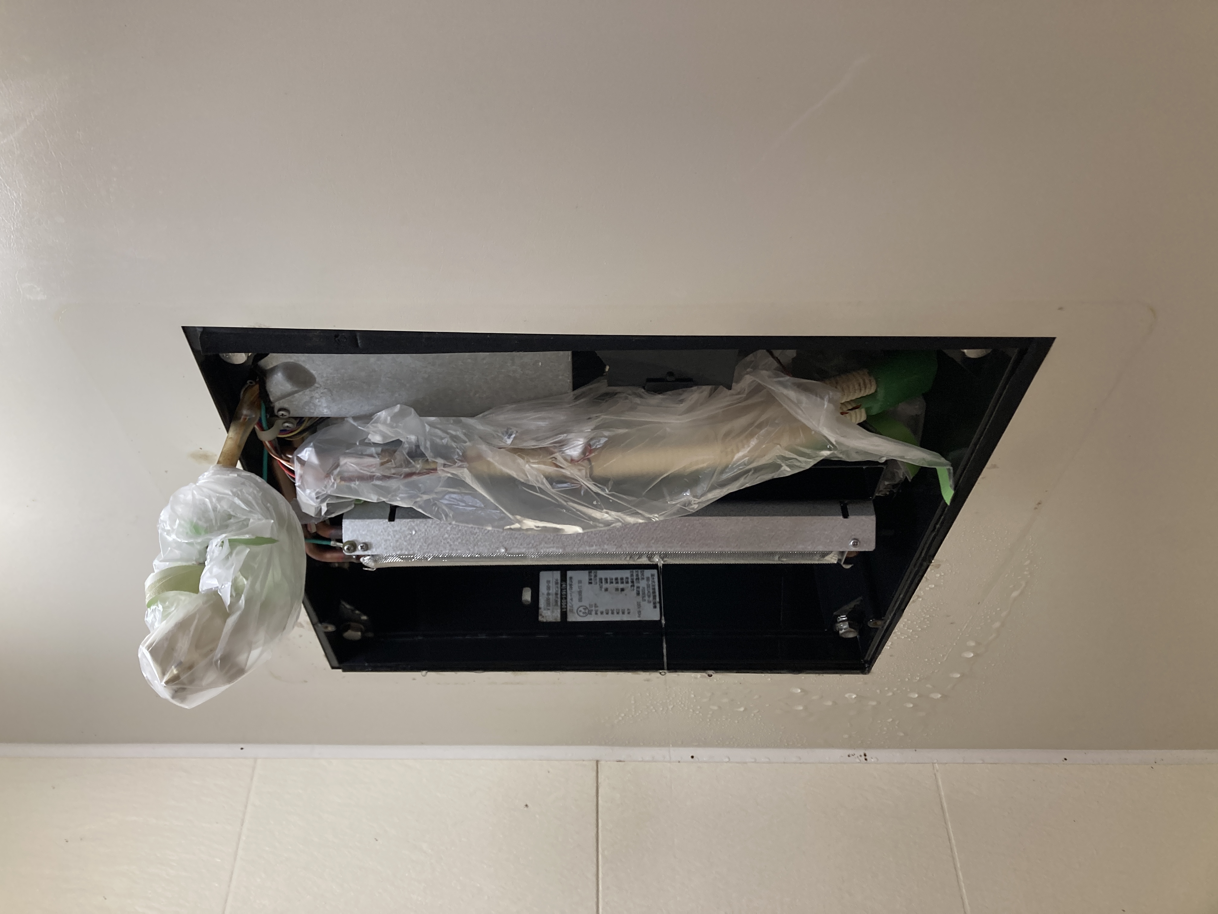 京都府京都市中京区柳田八幡町の浴室乾燥機クリーニングの作業前2