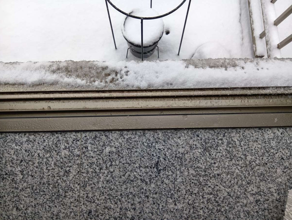 神奈川県横浜市都筑区都筑区の窓ガラス・サッシクリーニングの作業前1