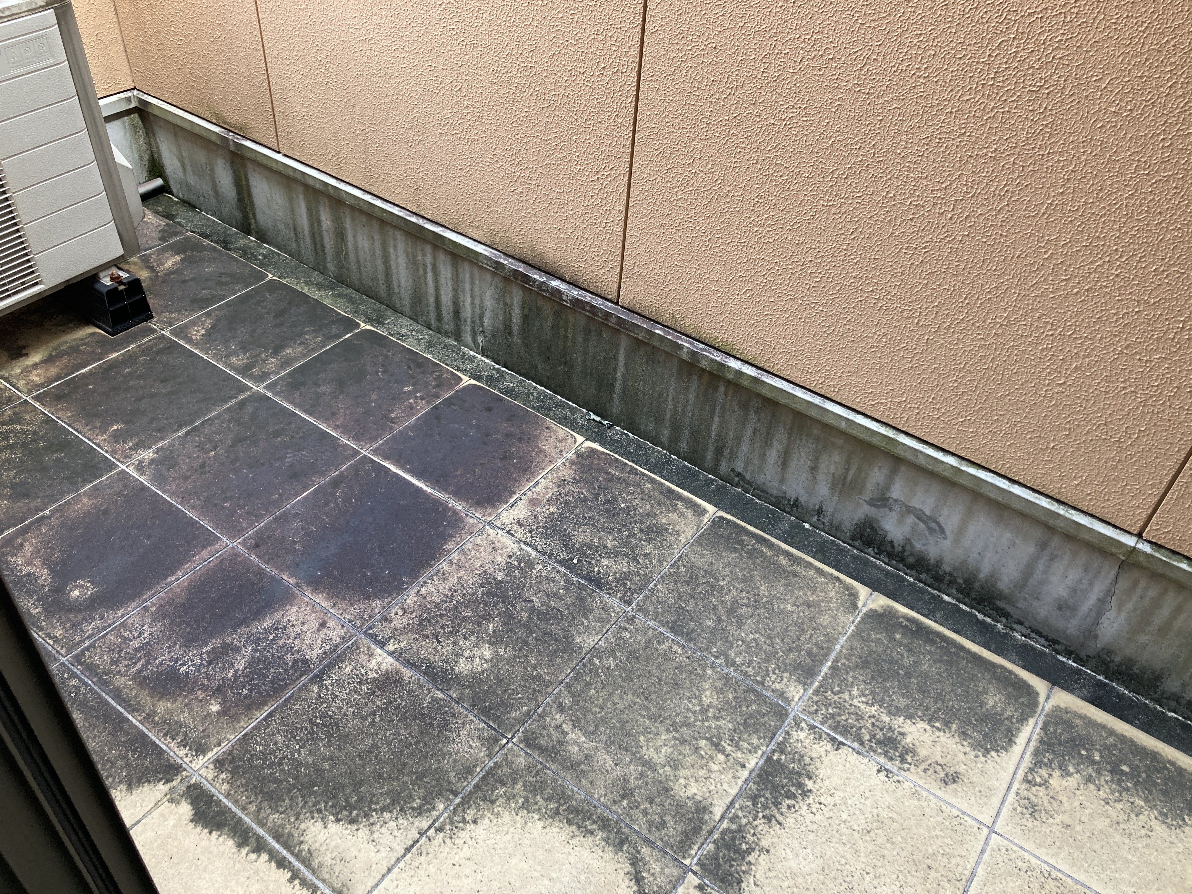 京都府京都市中京区柿本町のベランダ・バルコニークリーニングの作業前1