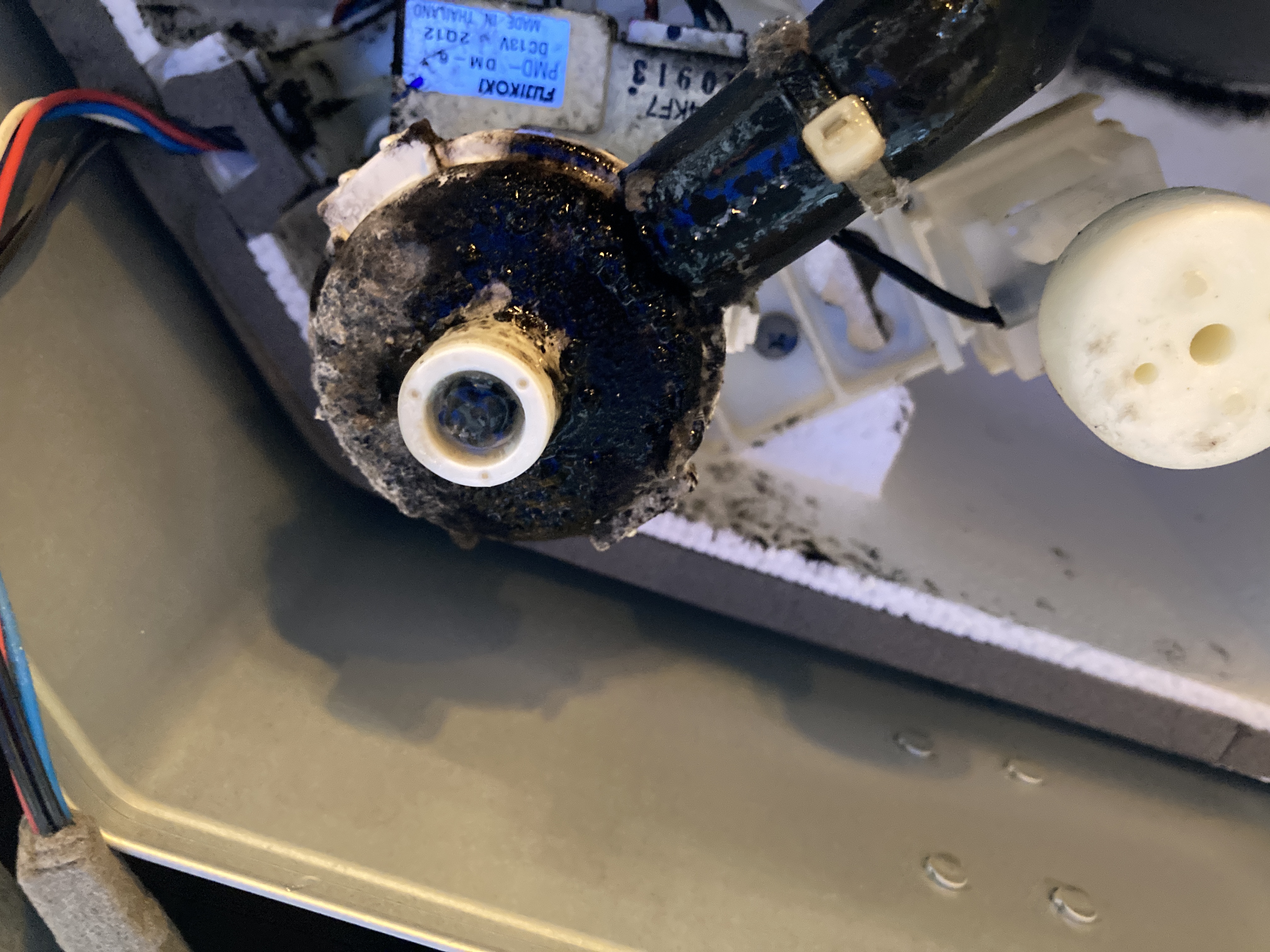 京都府京都市中京区西ノ京星池町の業務用天井埋め込みエアコンの作業前2