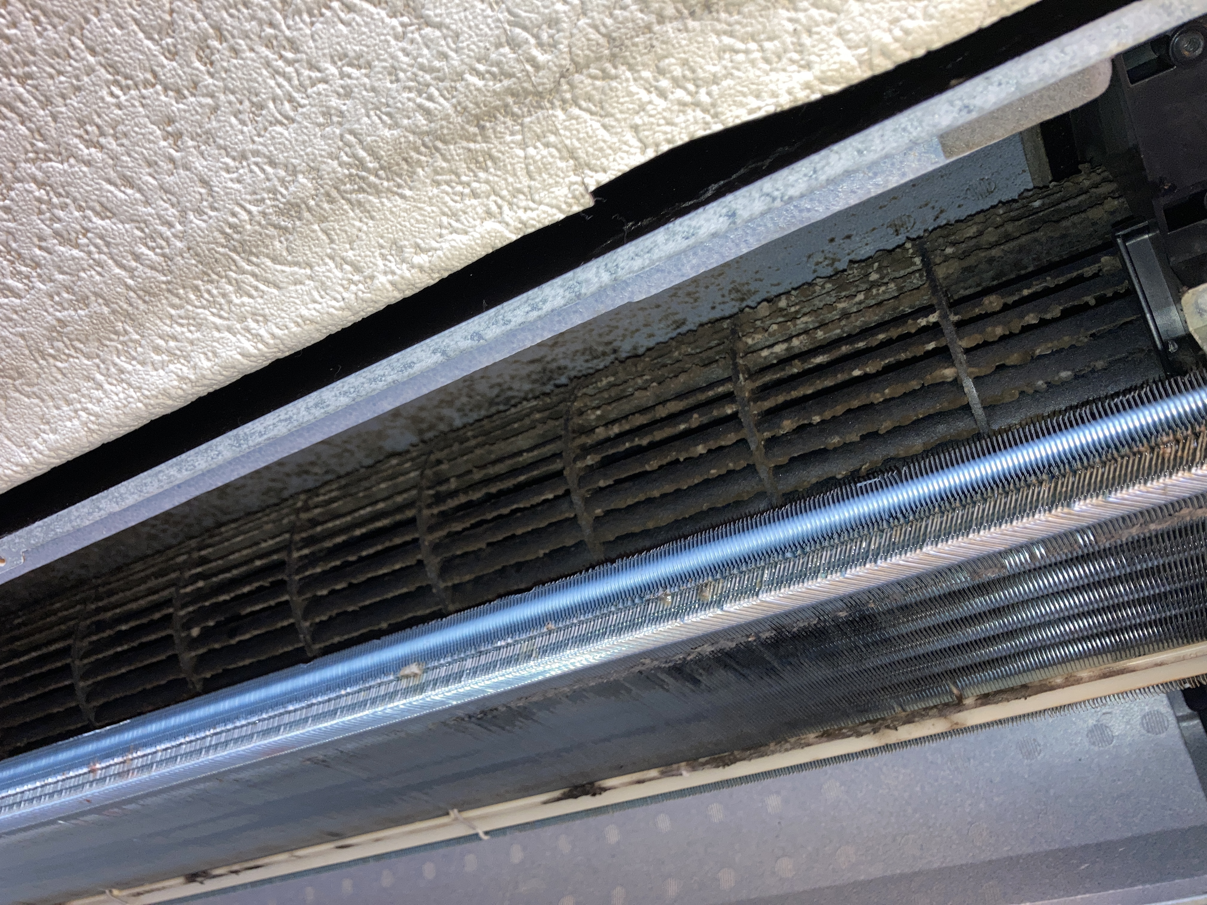 京都府京都市南区吉祥院中河原里北町の家庭用天井埋め込みエアコンの作業前2