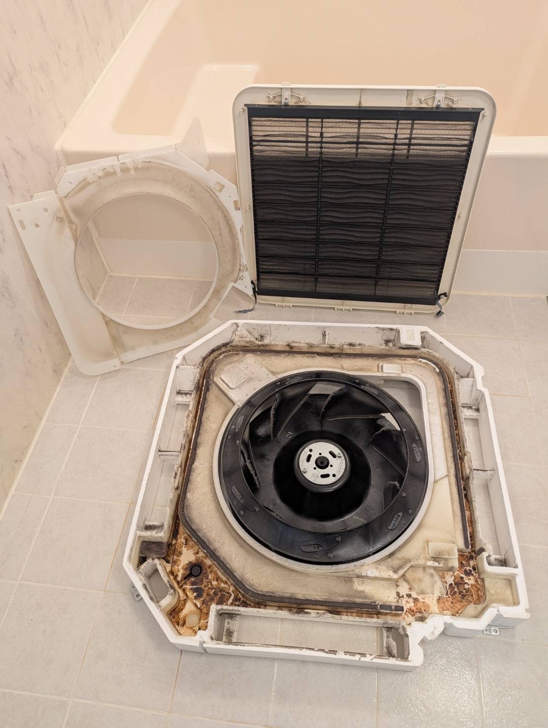 京都府京都市南区吉祥院石原東之口町の業務用天井埋め込みエアコンの作業前2