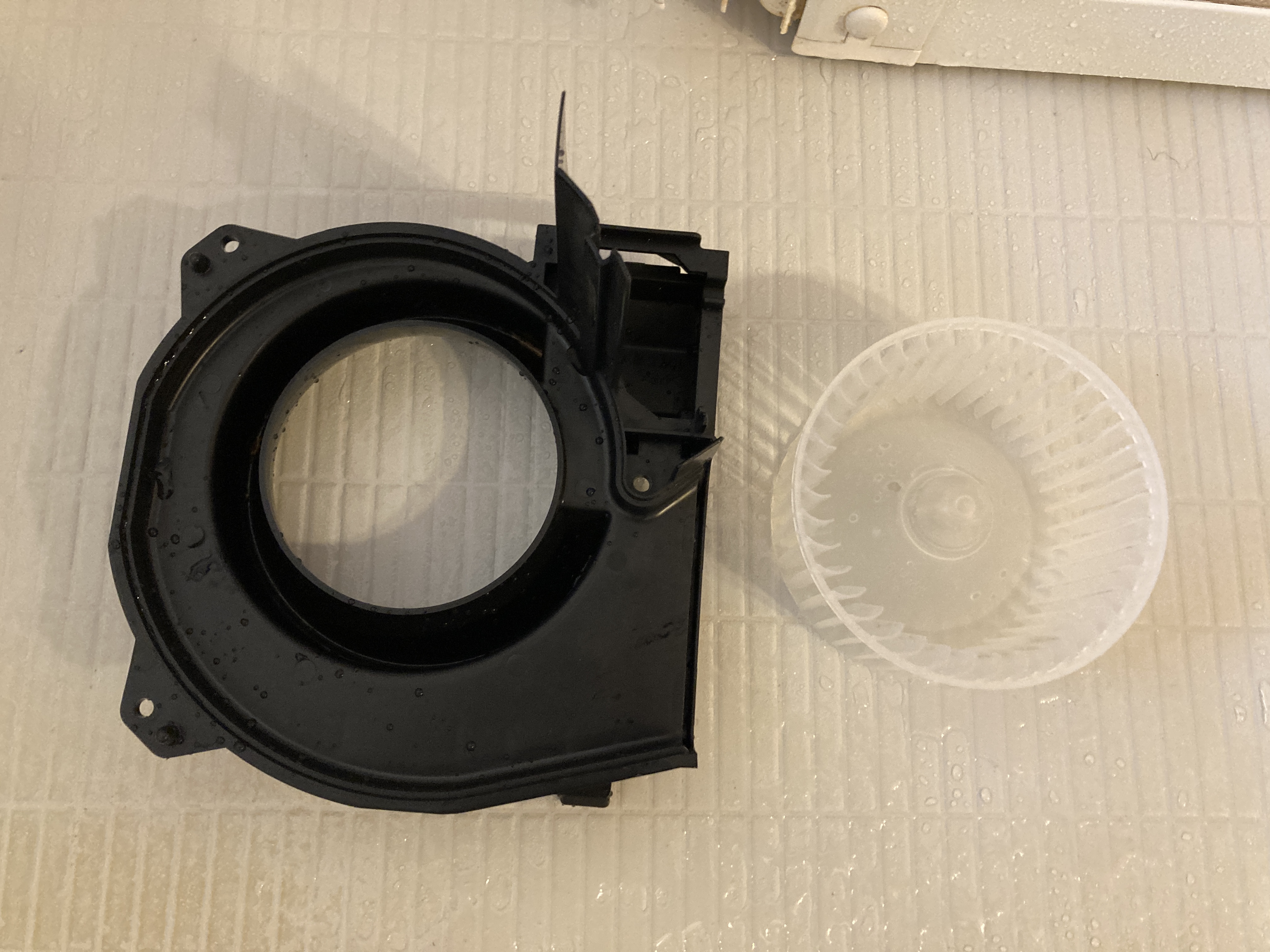 京都府京都市北区上賀茂中ノ坂町の浴室・お風呂クリーニングの作業後1