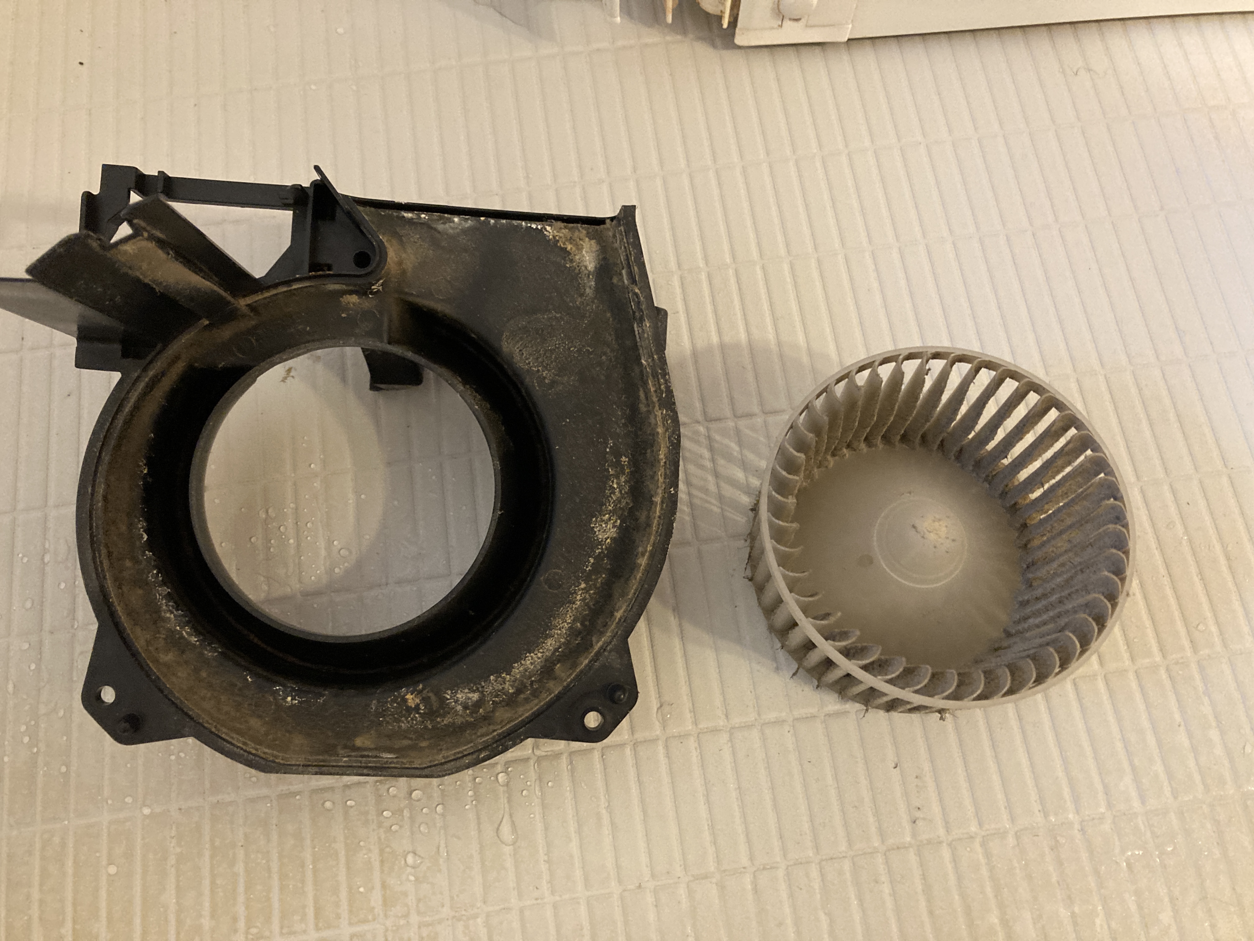 京都府京都市北区上賀茂中ノ坂町の浴室・お風呂クリーニングの作業前1