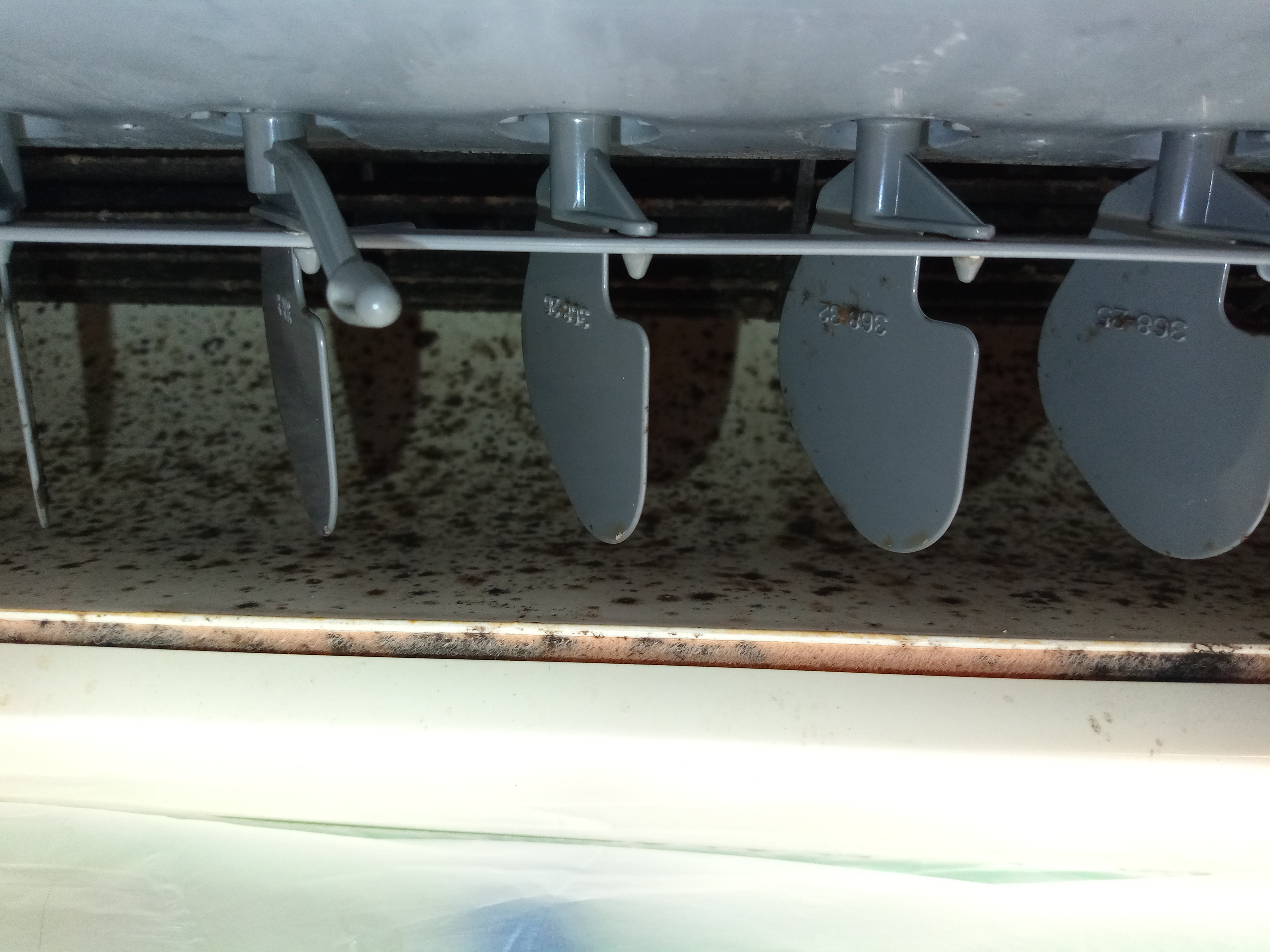 千葉県千葉市花見川区の壁掛けエアコンの作業前1