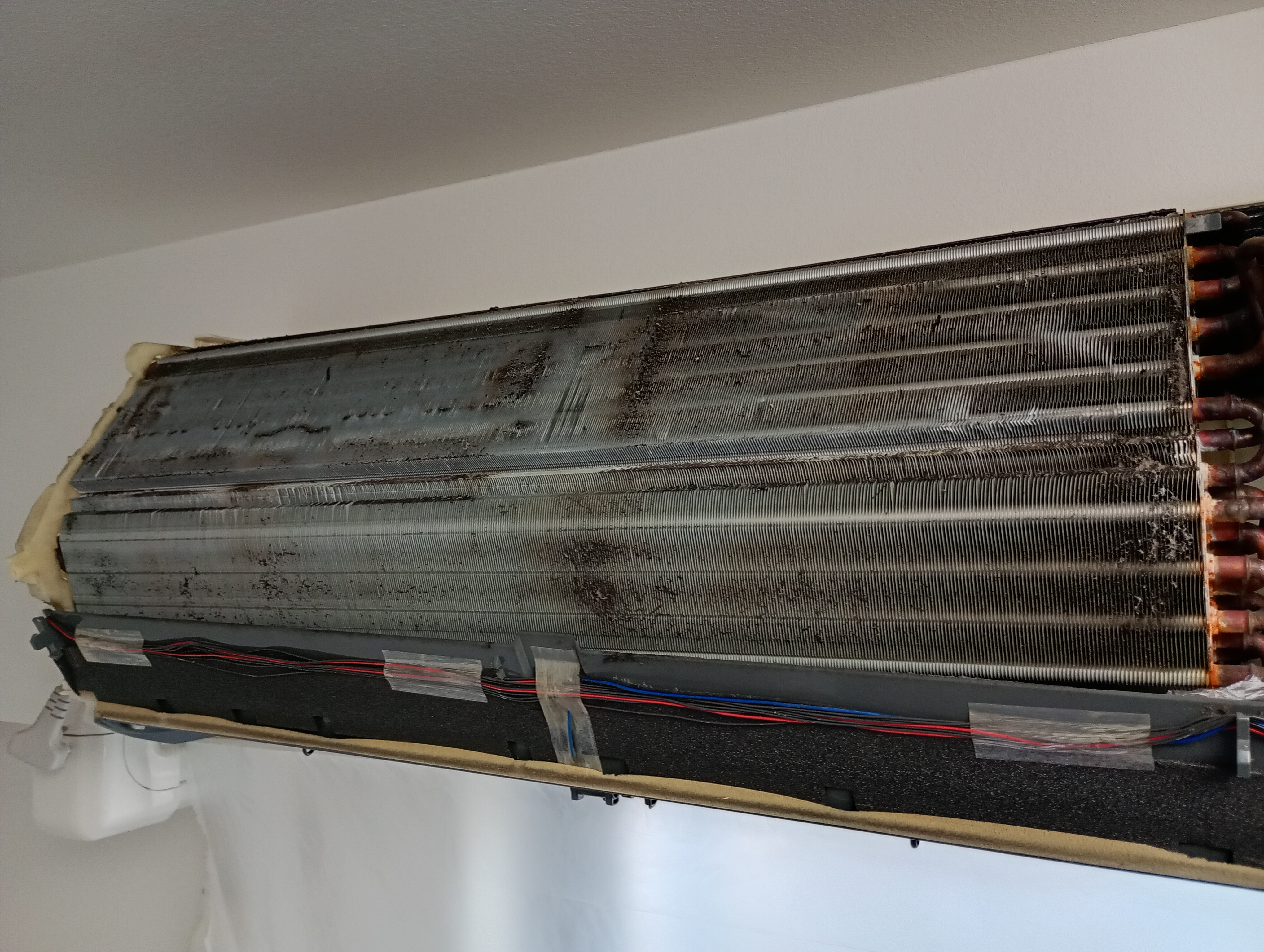 千葉県柏市の壁掛けエアコンの作業前1